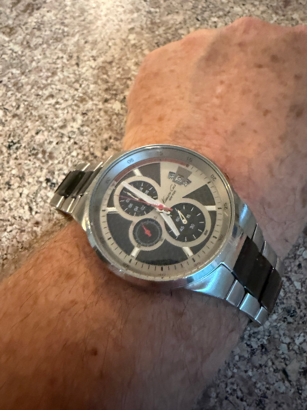 Kenneth Cole New York KC3820 Men’s Chronograph Carbon Fiber Watch New Battery 6.5” wrist
