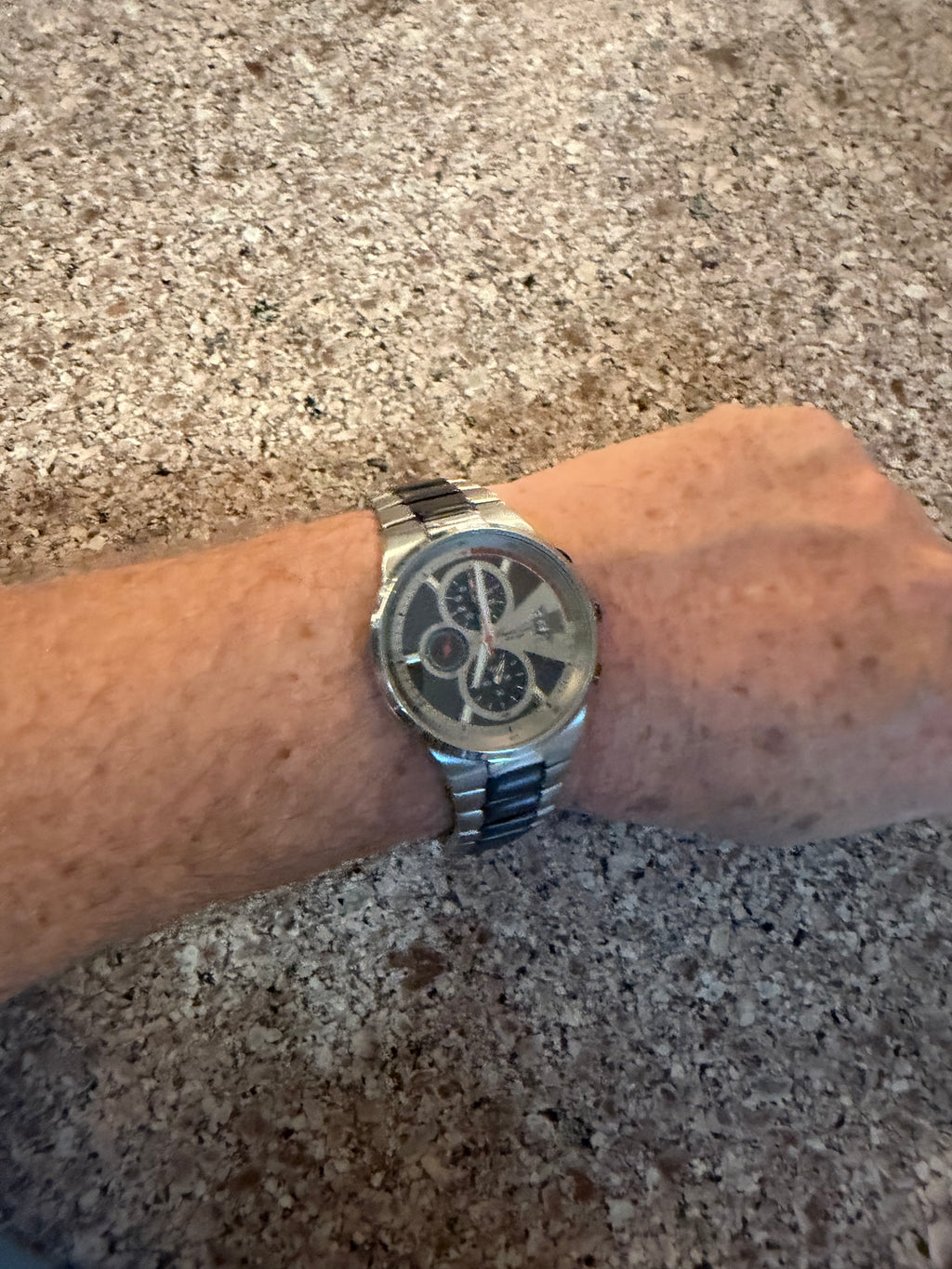 Kenneth Cole New York KC3820 Men’s Chronograph Carbon Fiber Watch New Battery 6.5” wrist