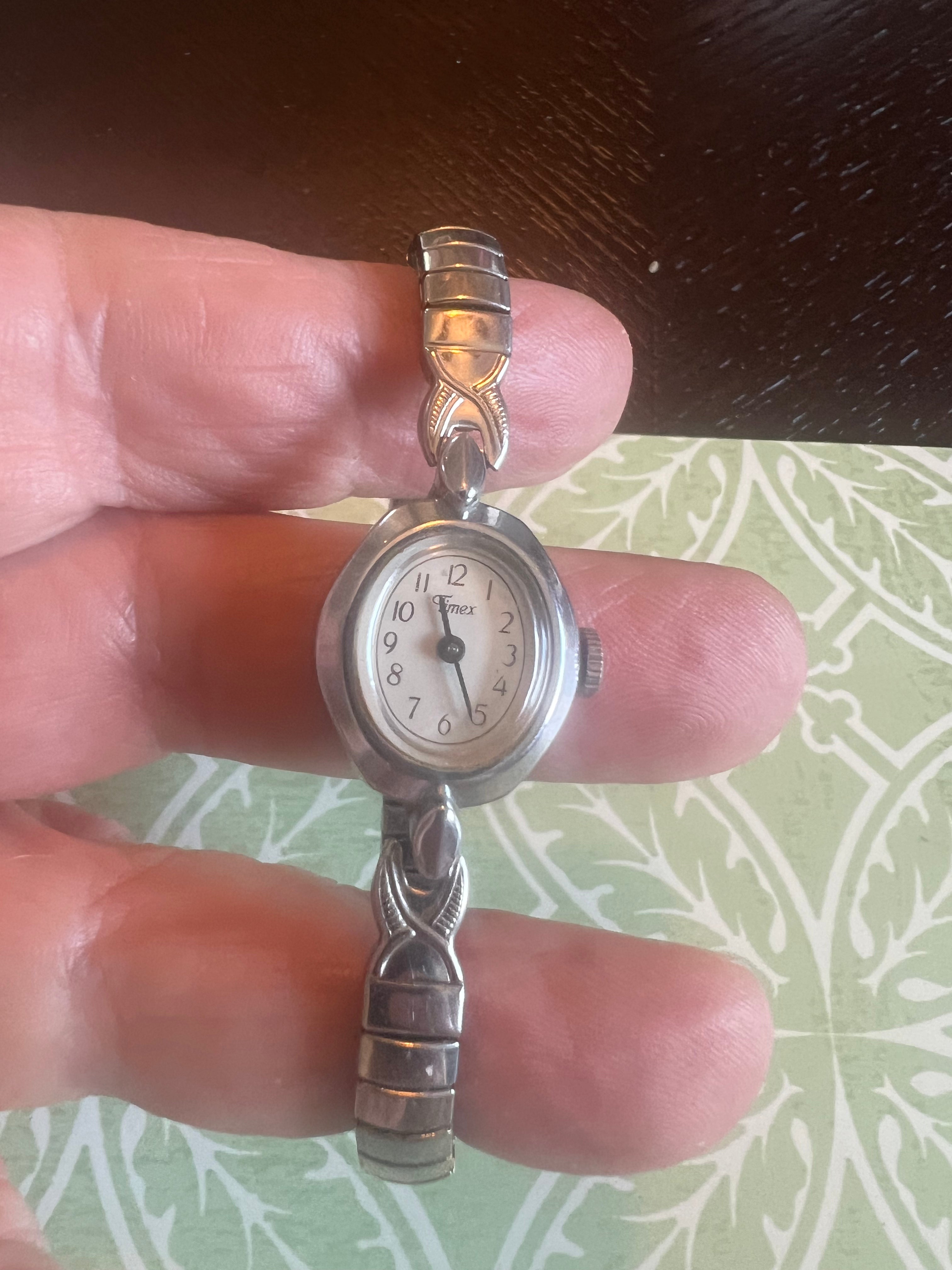 Dainty Timex vintage ladies winding watch. Runs great.