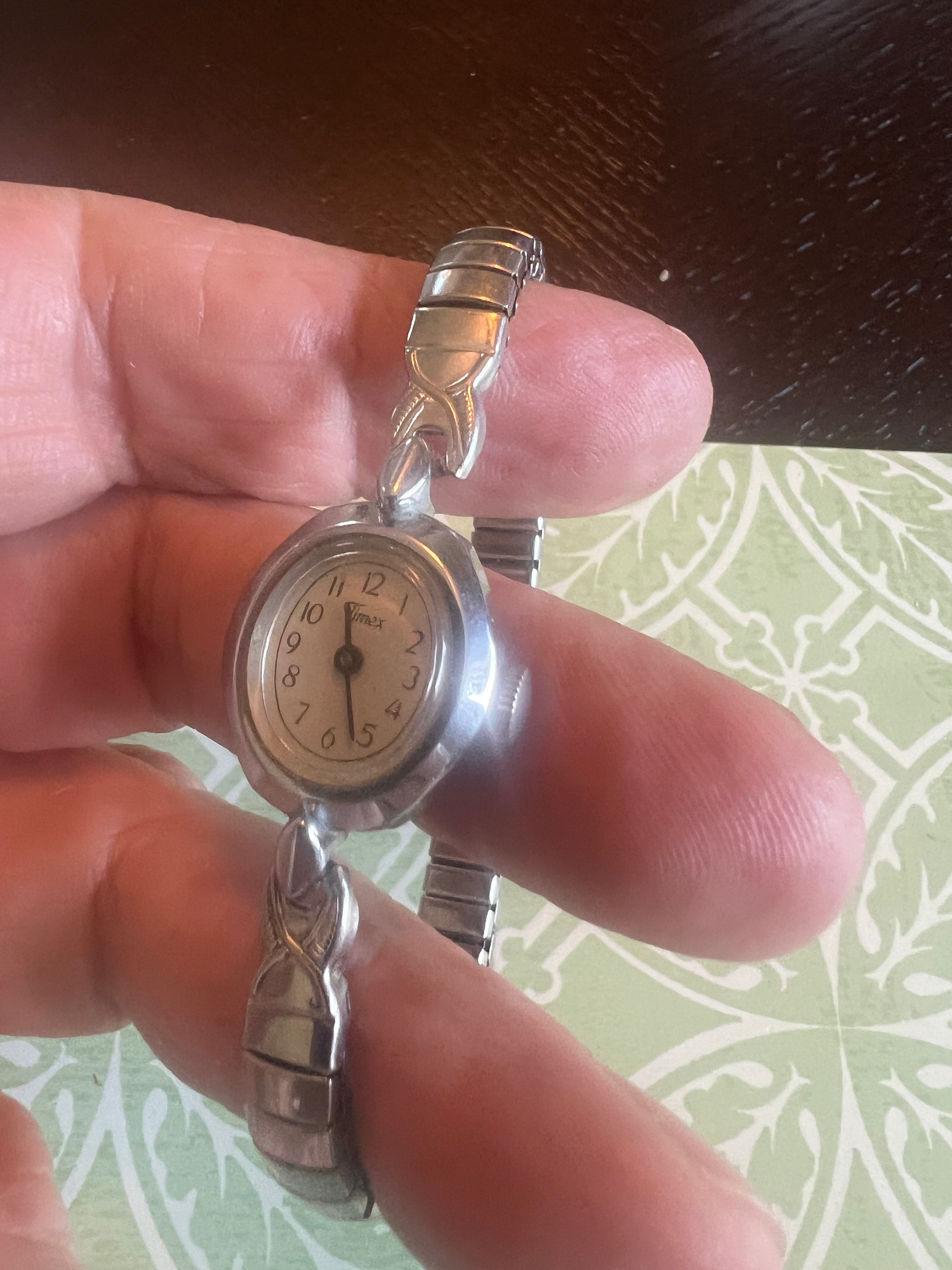 Dainty Timex vintage ladies winding watch. Runs great.