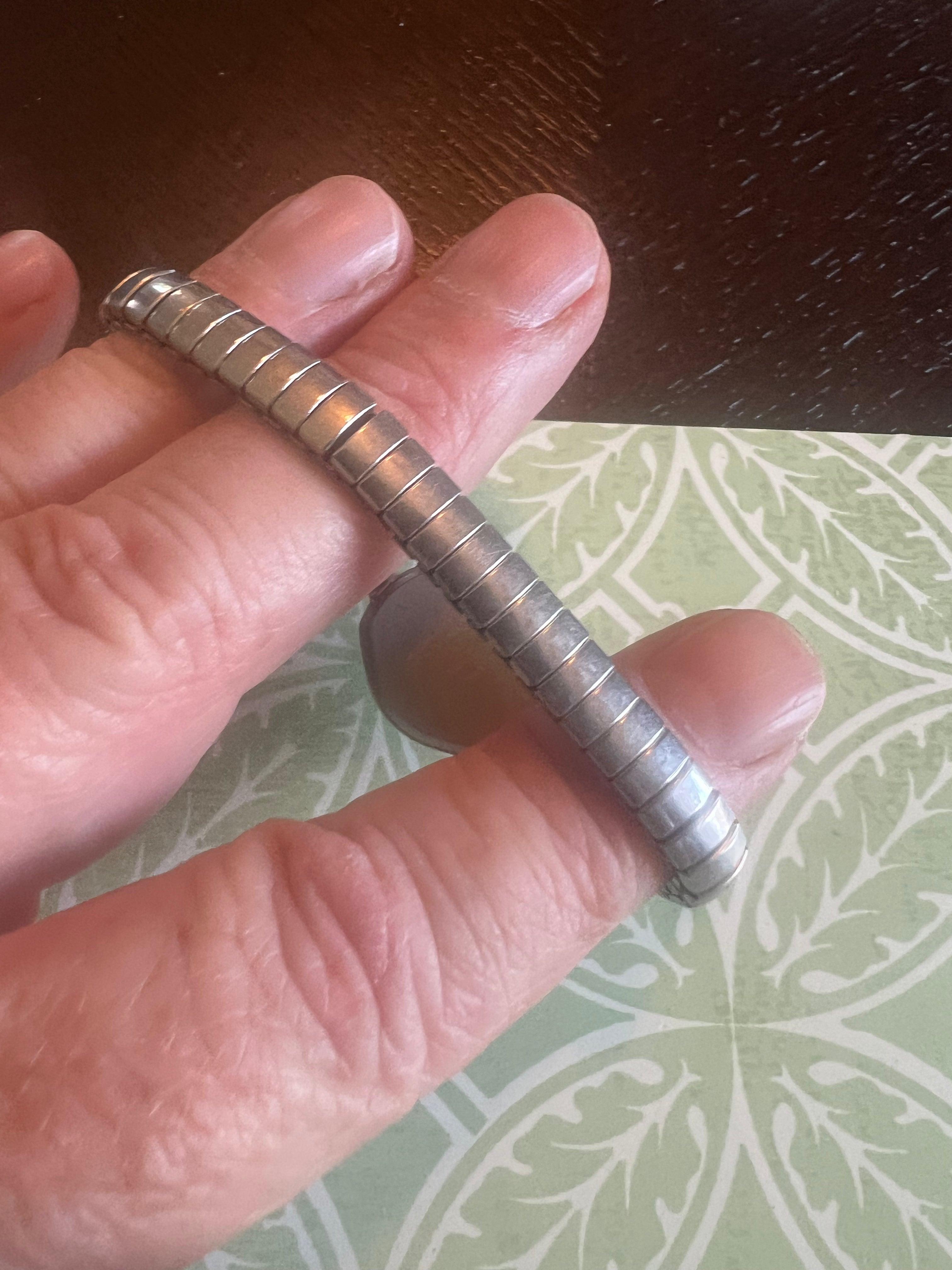 Dainty Timex vintage ladies winding watch. Runs great.