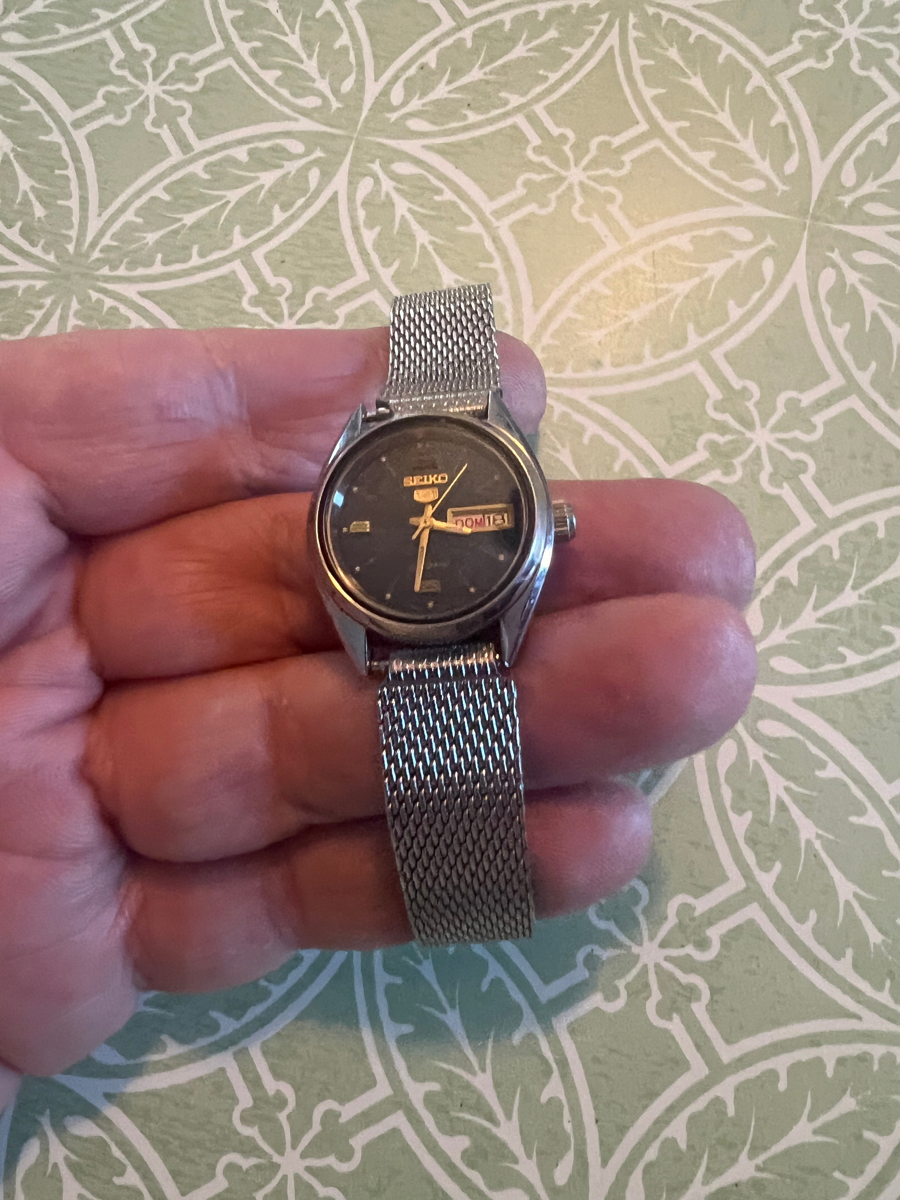 Vintage Seiko 5 Women's Watch 2906-0610 Automatic Blue Dial Day Date, Adj. Band Watch Women