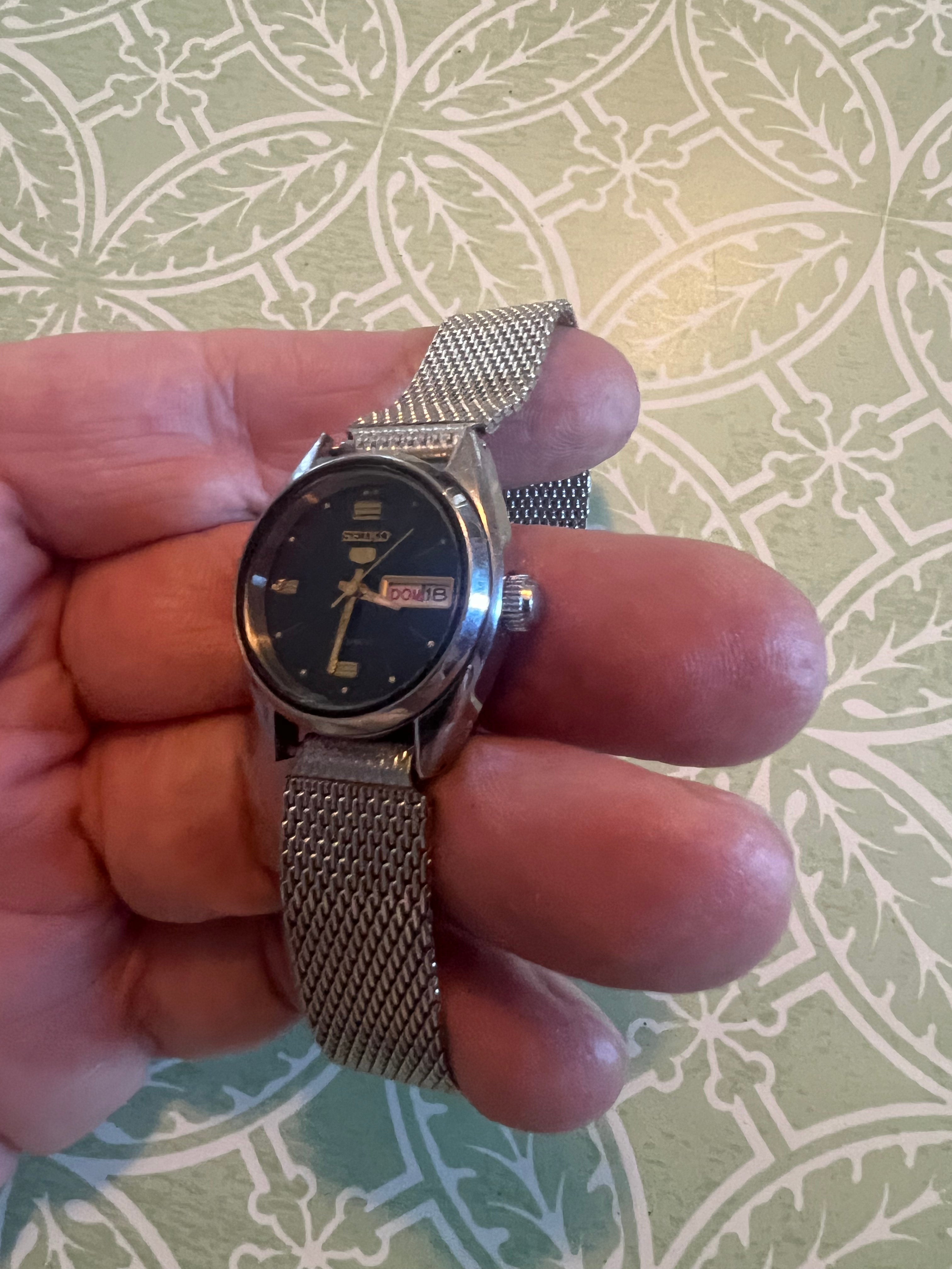 Vintage Seiko 5 Women's Watch 2906-0610 Automatic Blue Dial Day Date, Adj. Band Watch Women