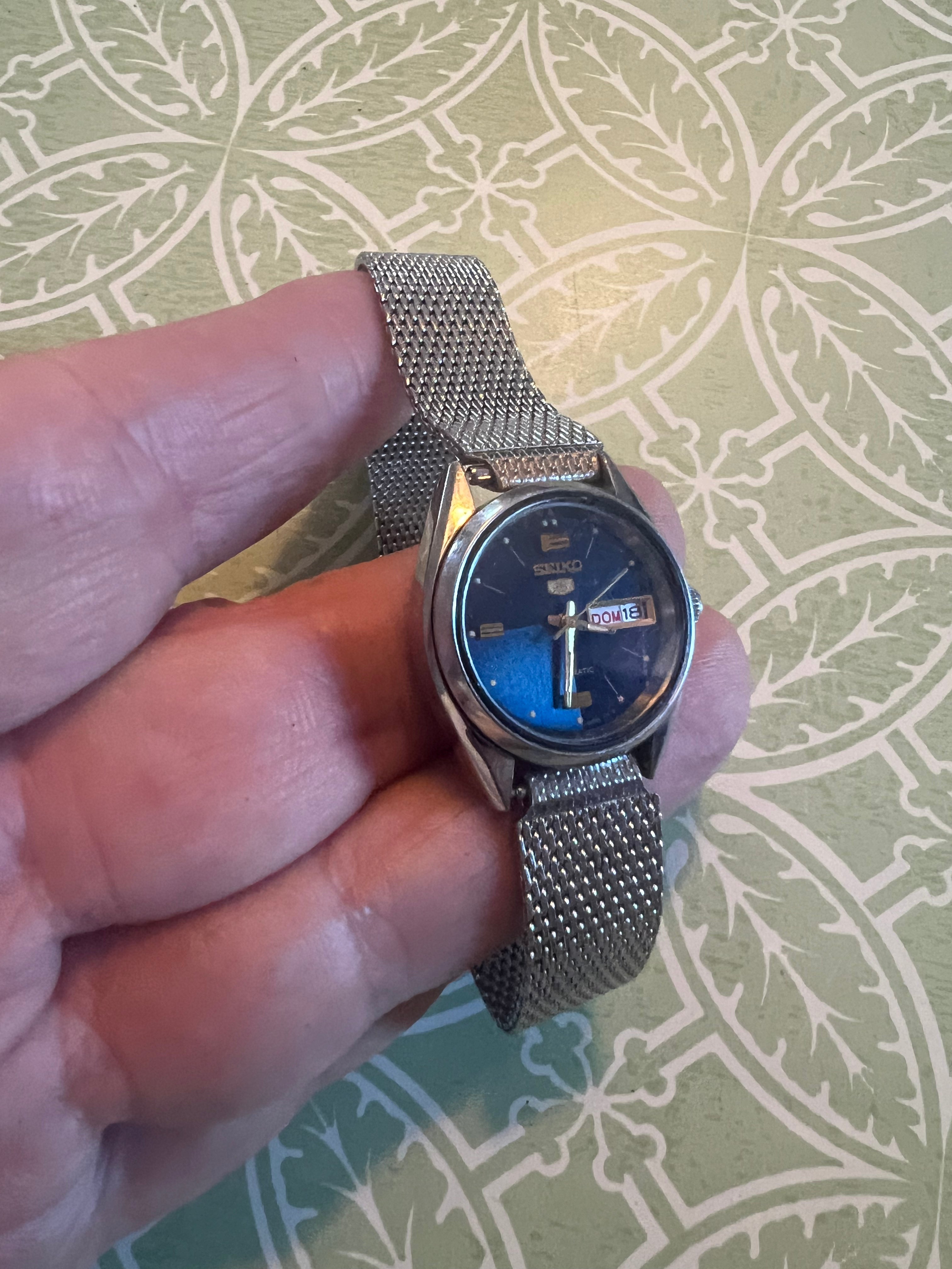 Vintage Seiko 5 Women's Watch 2906-0610 Automatic Blue Dial Day Date, Adj. Band Watch Women
