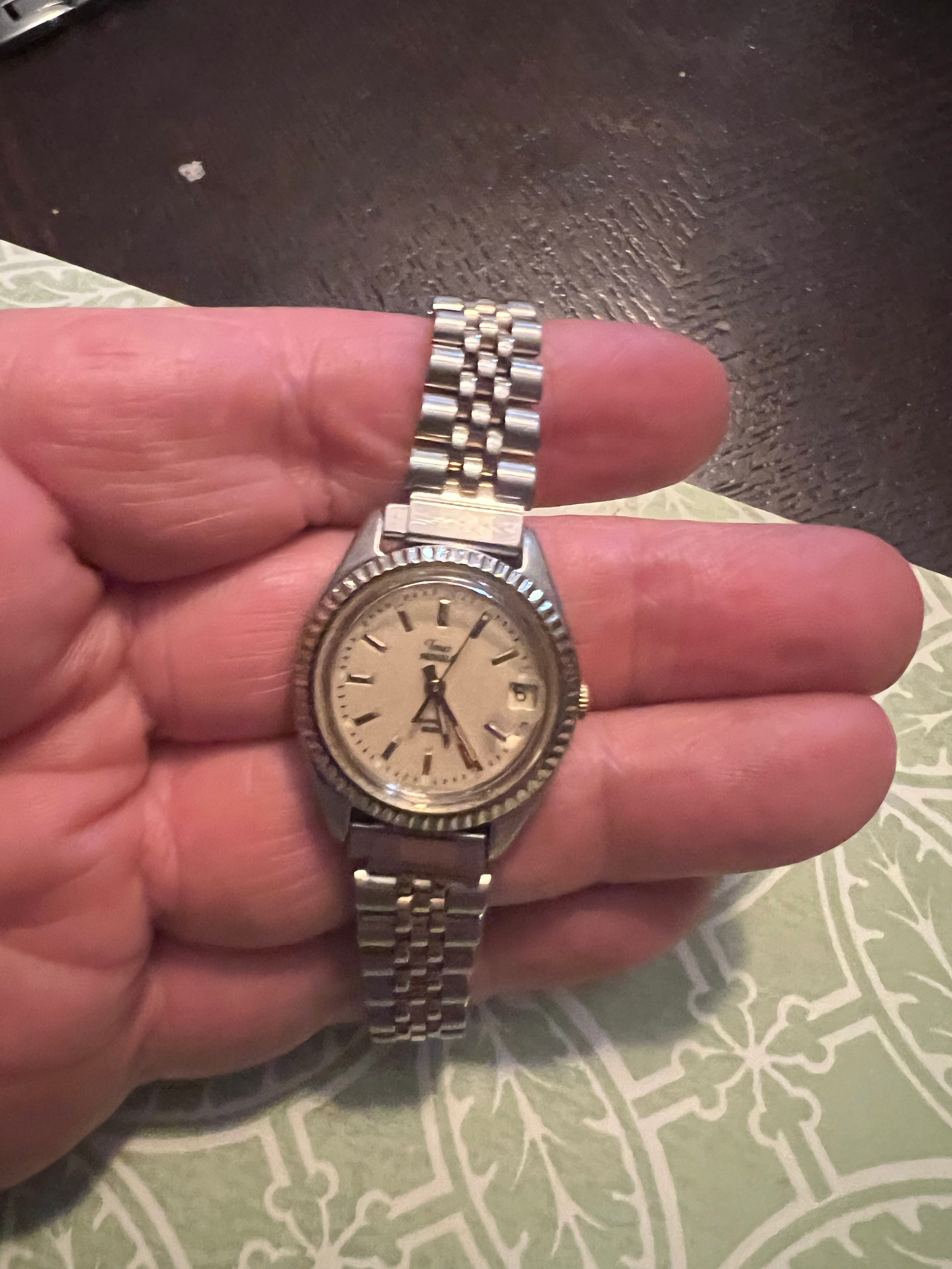 Ladies dainty Timex Indiglo watch fluted bezel new battery-bright glow