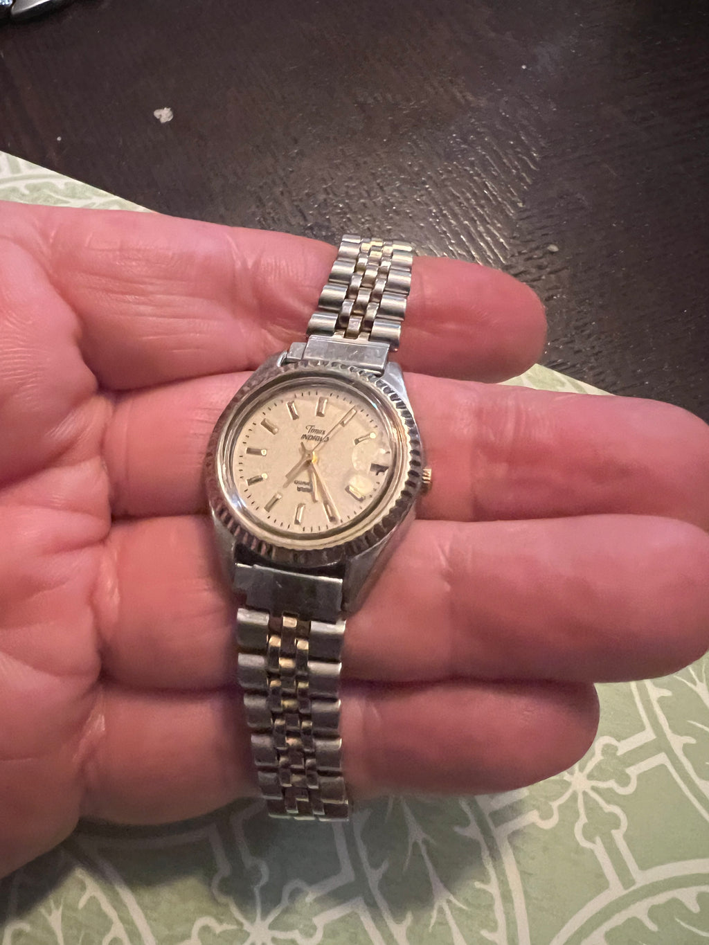 Ladies dainty Timex Indiglo watch fluted bezel new battery-bright glow