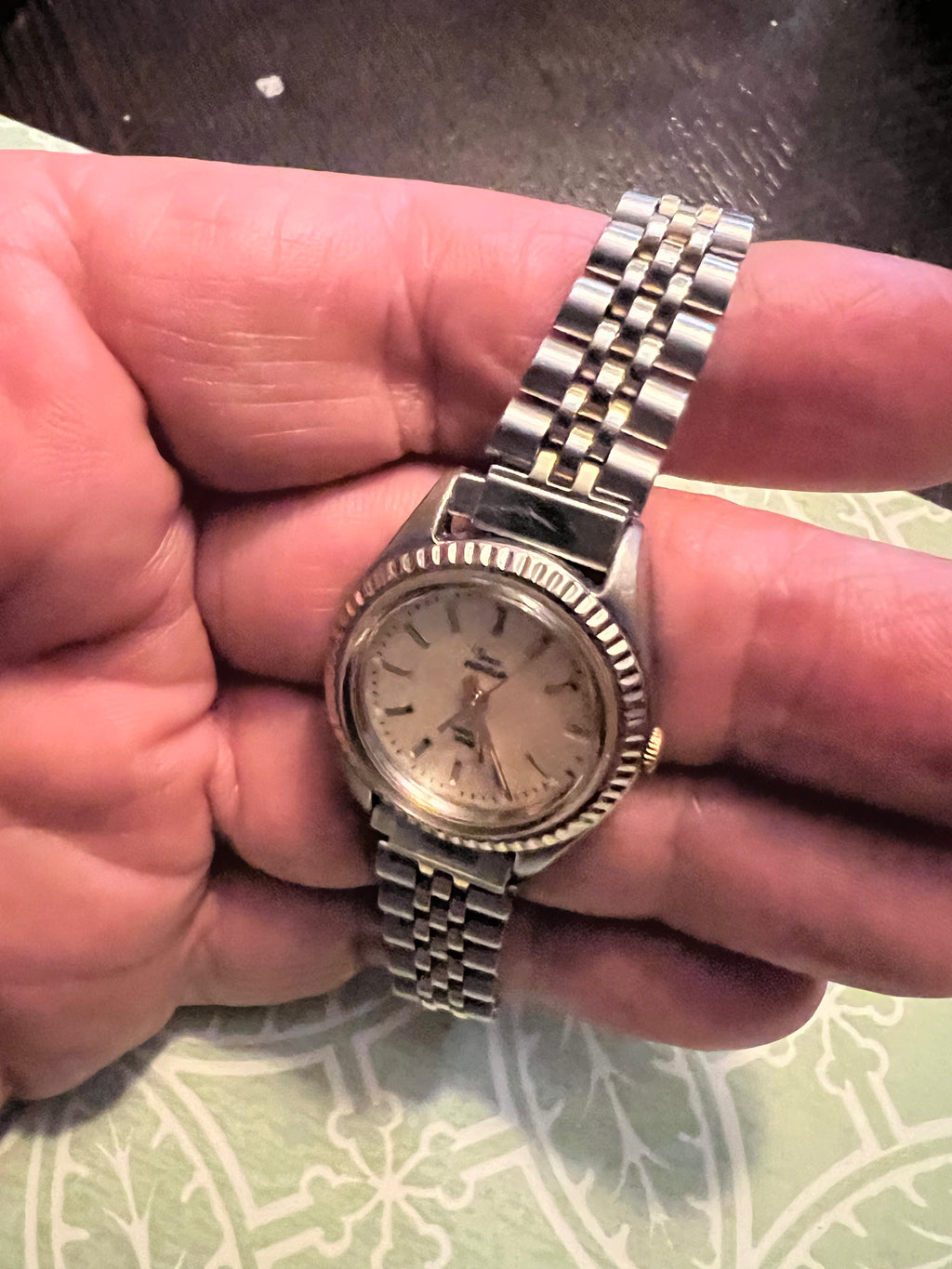Ladies dainty Timex Indiglo watch fluted bezel new battery-bright glow