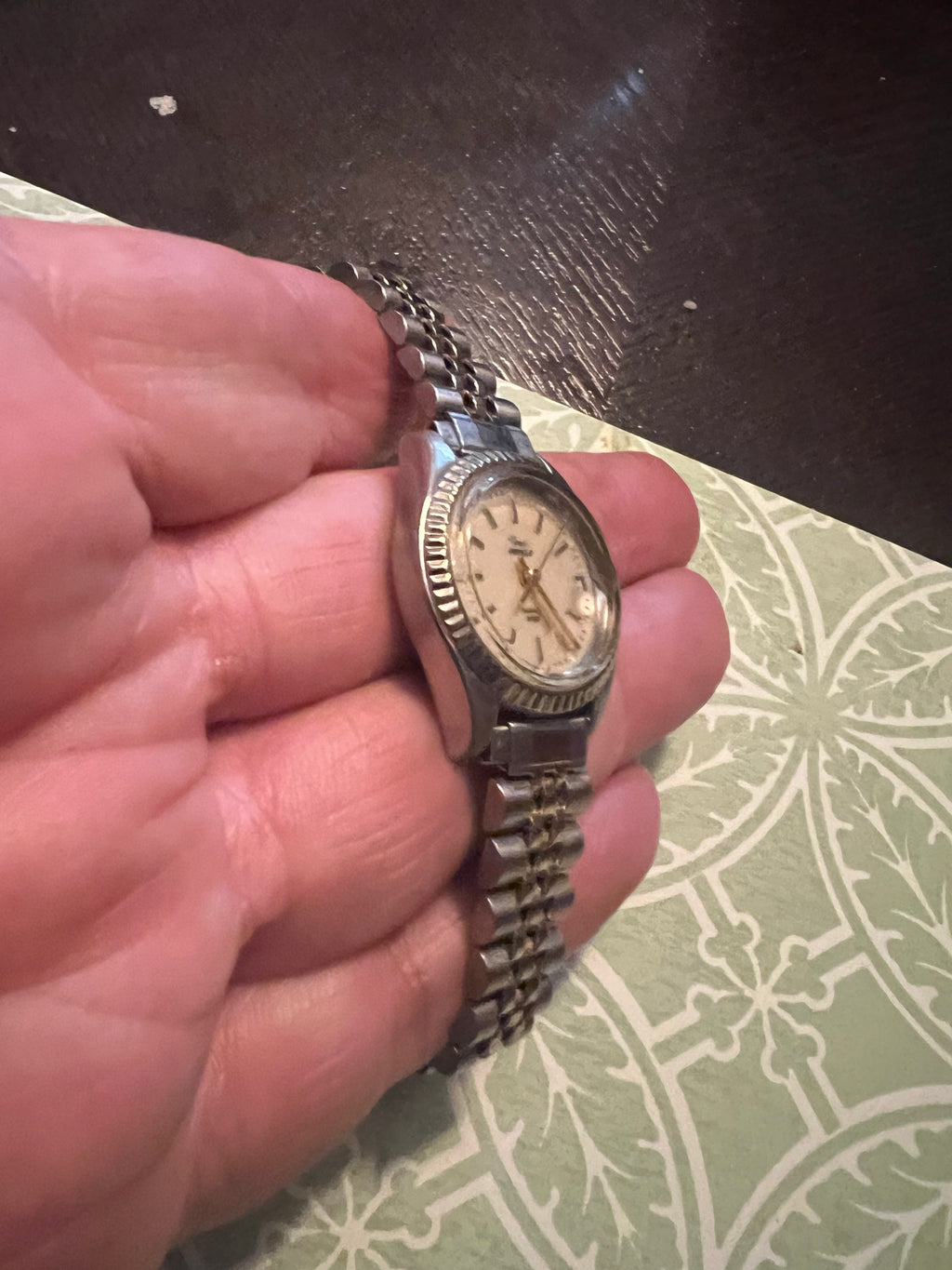 Ladies dainty Timex Indiglo watch fluted bezel new battery-bright glow