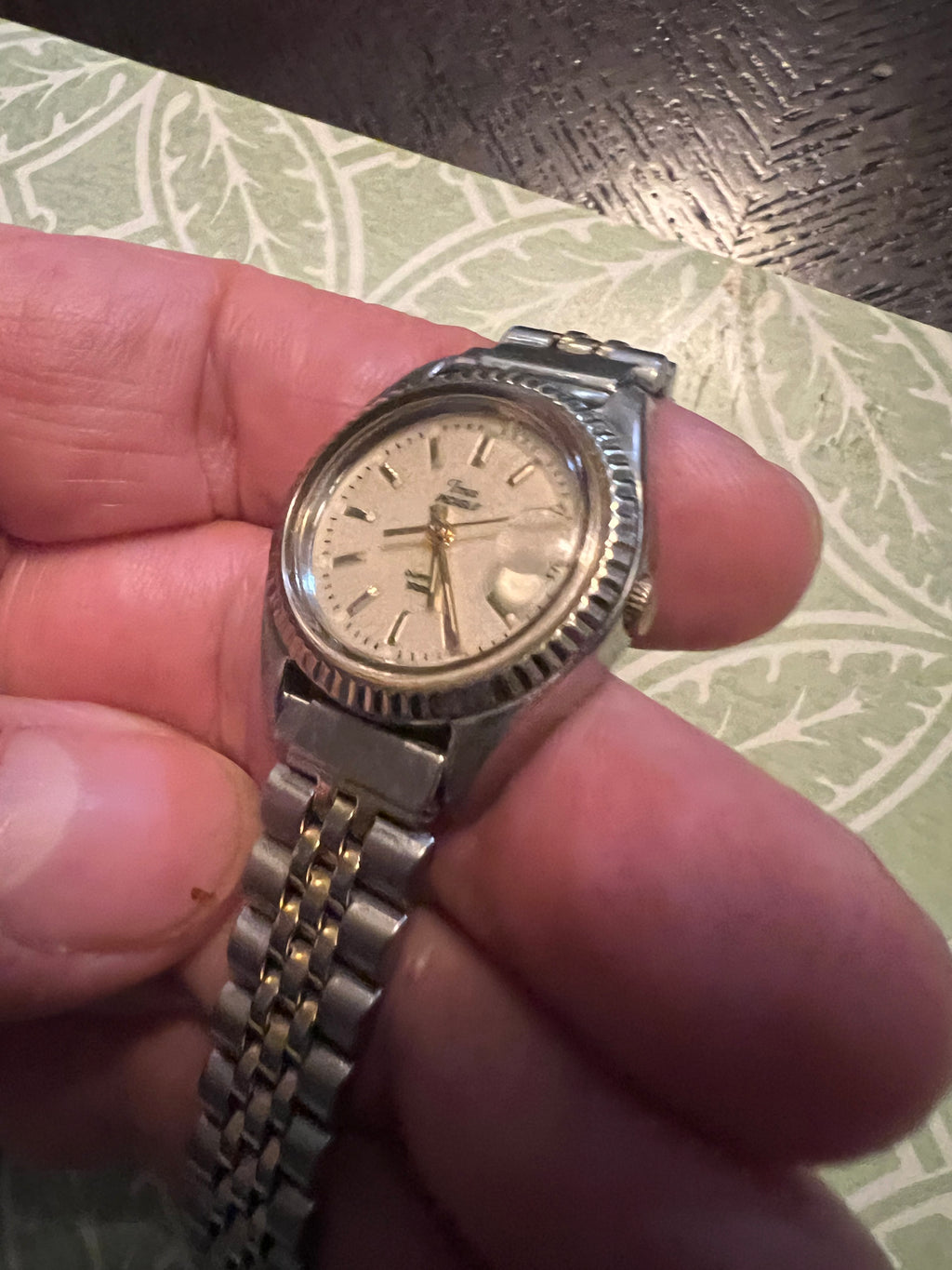 Ladies dainty Timex Indiglo watch fluted bezel new battery-bright glow