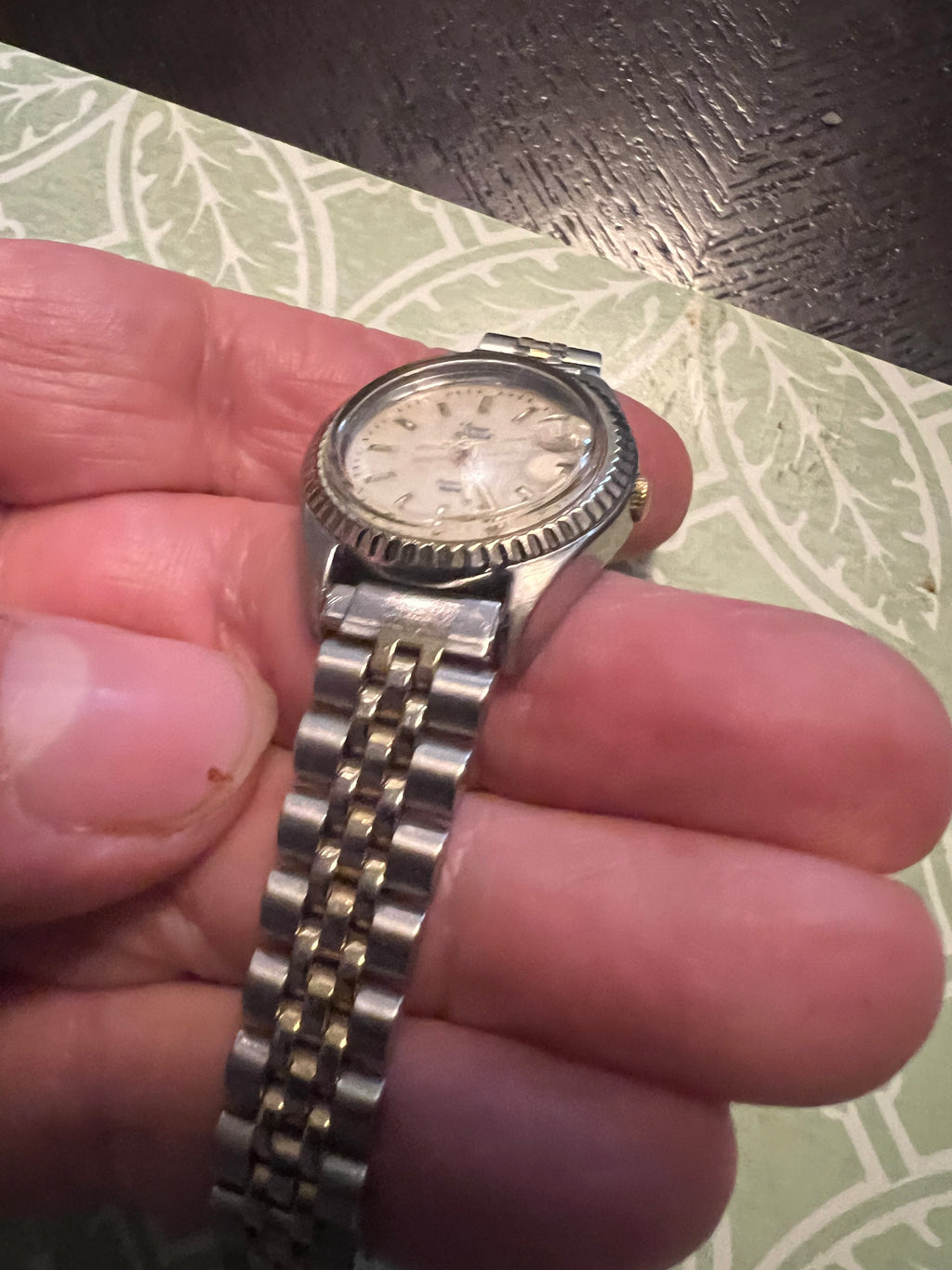 Ladies dainty Timex Indiglo watch fluted bezel new battery-bright glow