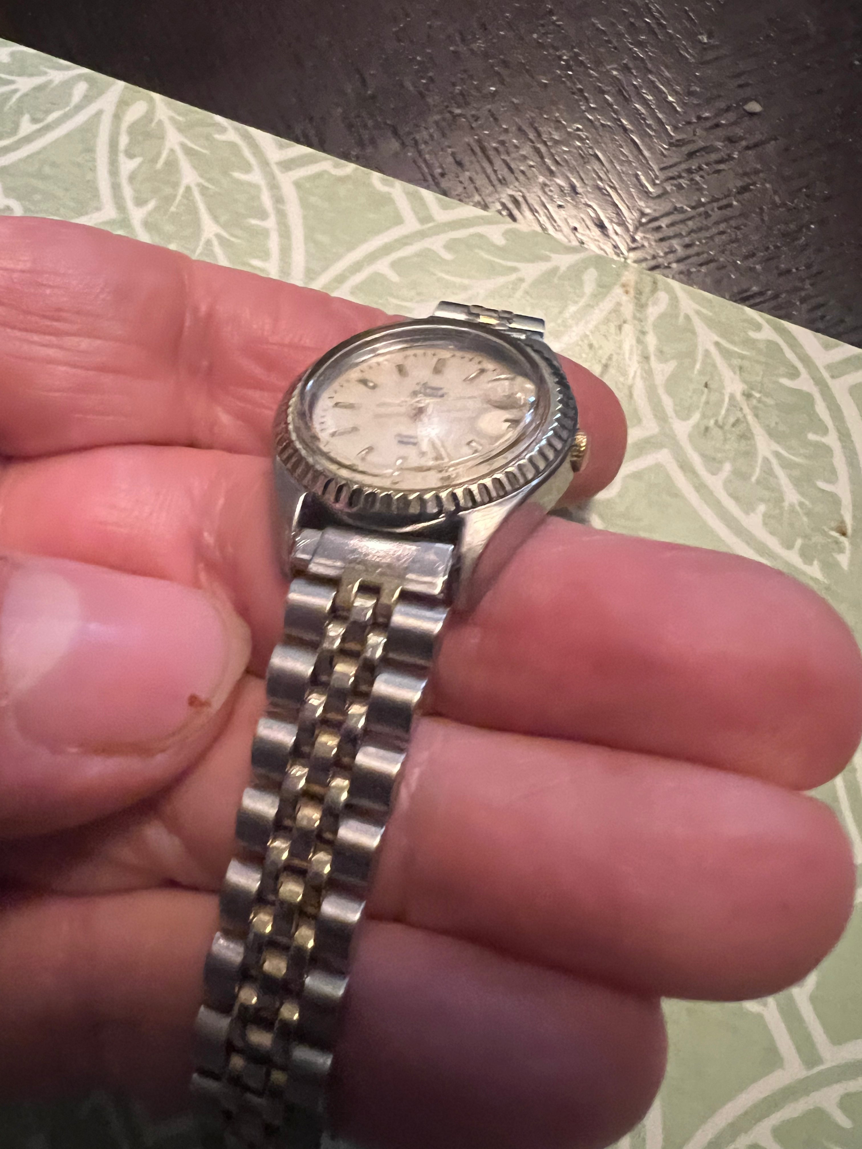 Ladies dainty Timex Indiglo watch fluted bezel new battery-bright glow