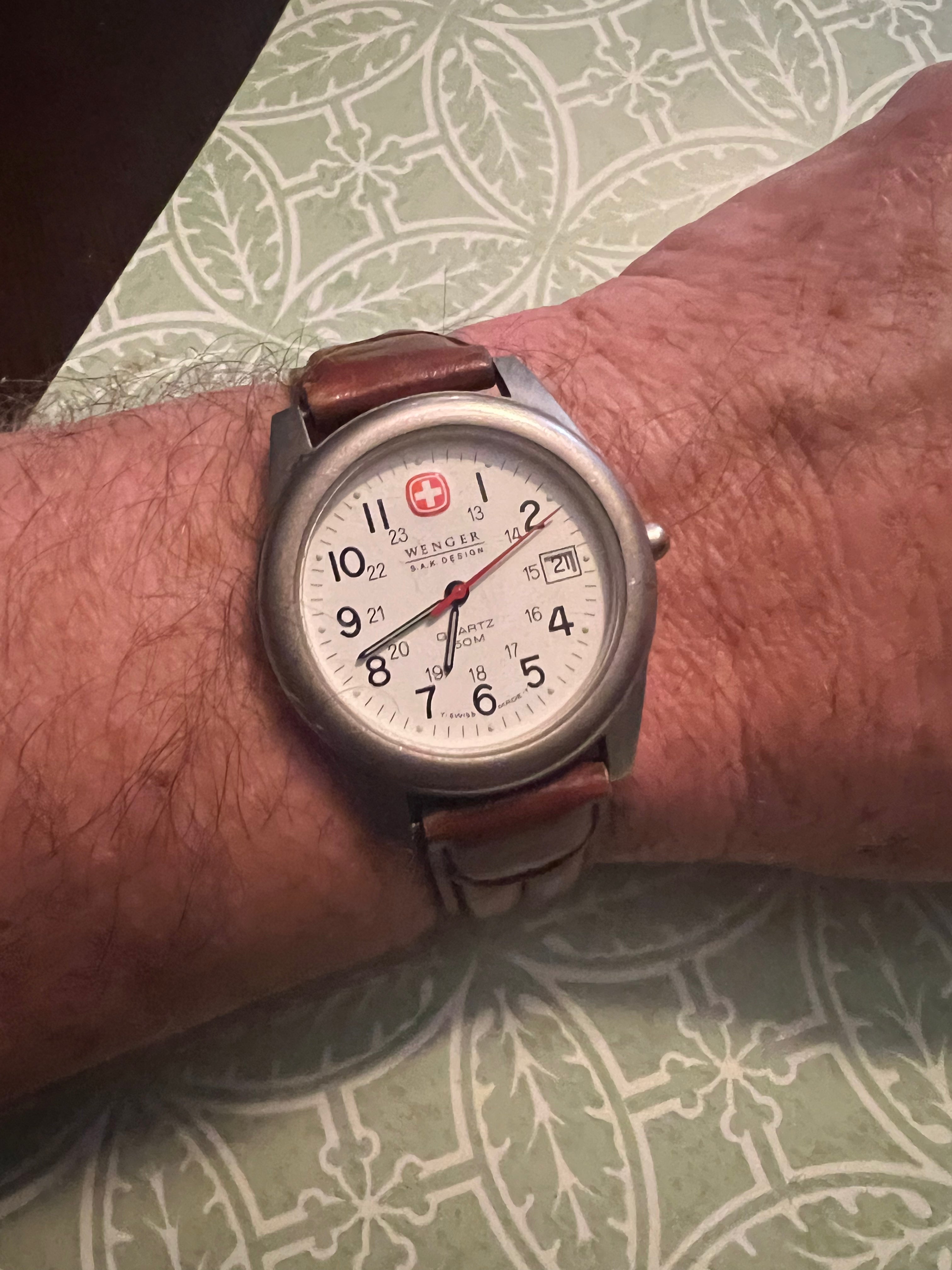 Wenger SAK Design Watch Men 37mm White Dial Silver Tone Date 0605 New Battery