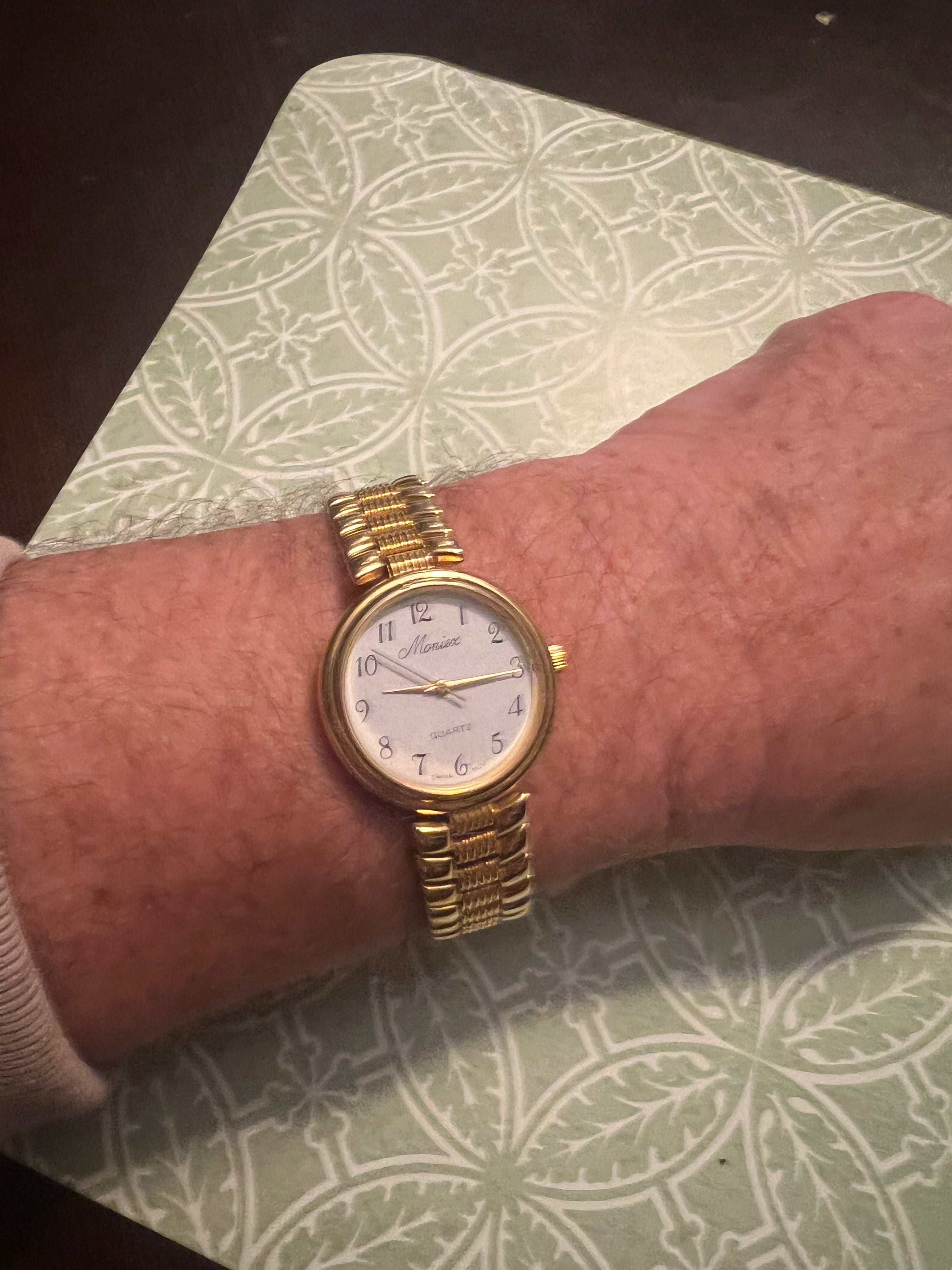 Men’s Moniex gold tone dress watch new battery