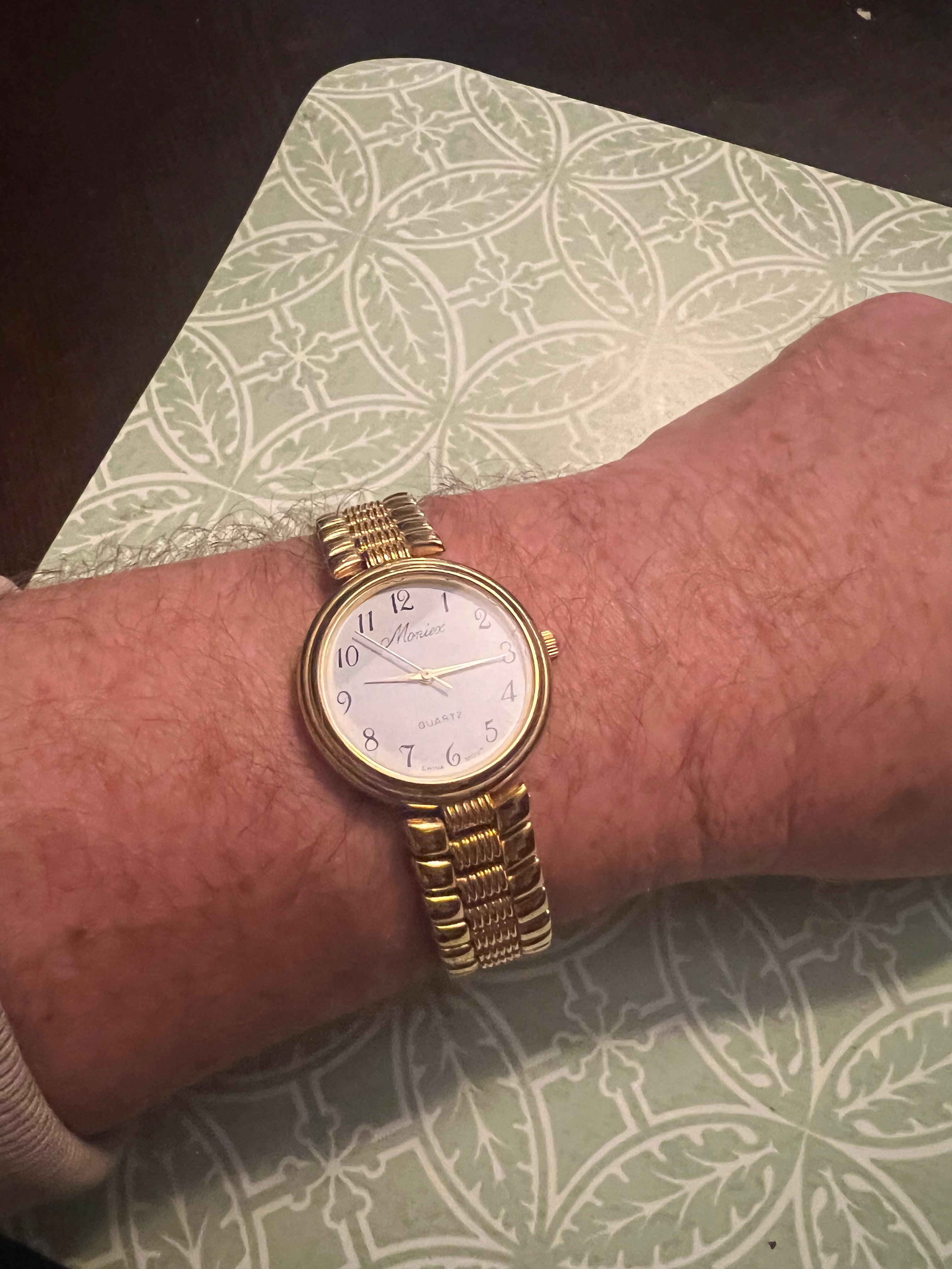 Men’s Moniex gold tone dress watch new battery