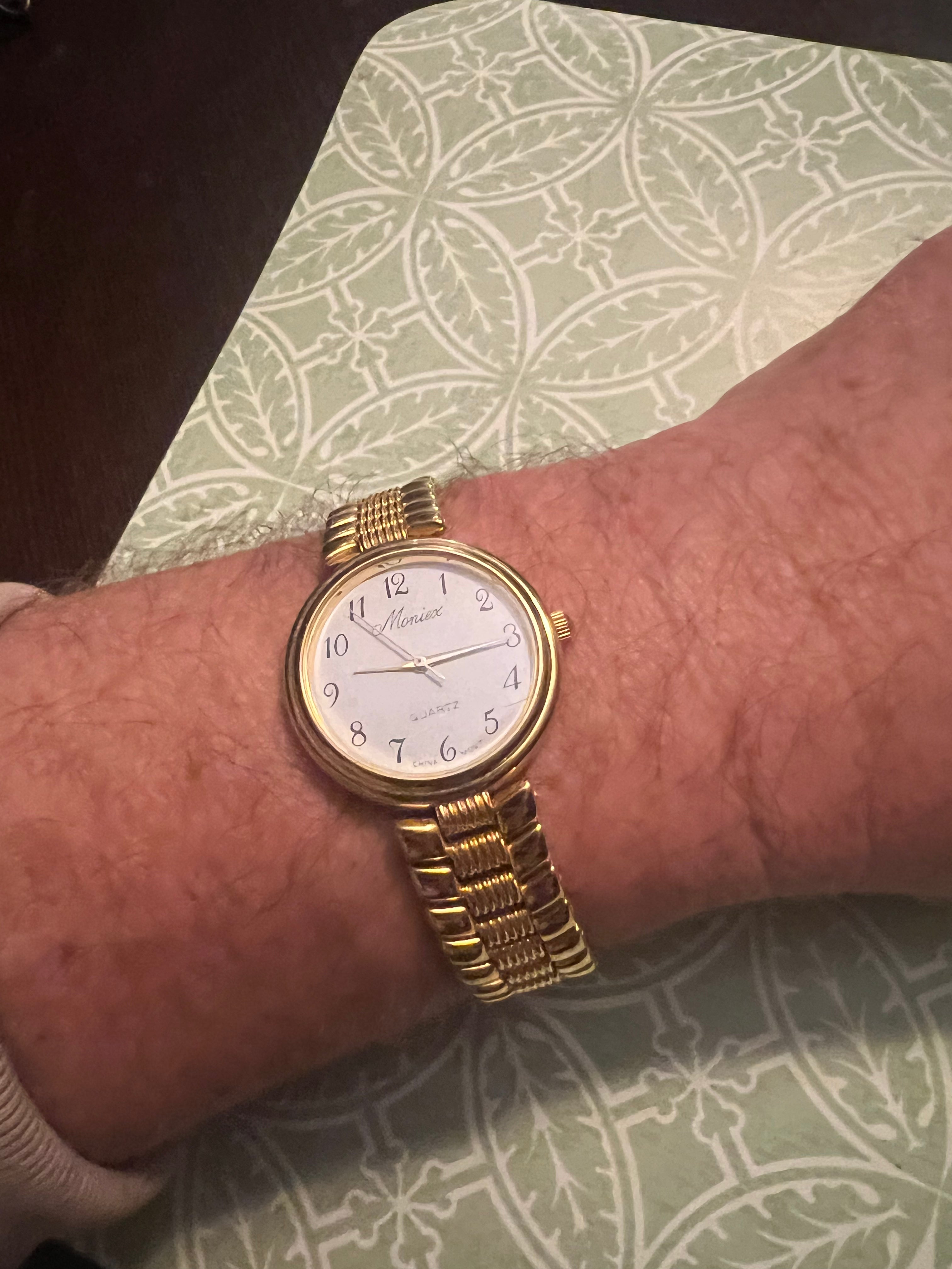 Men’s Moniex gold tone dress watch new battery