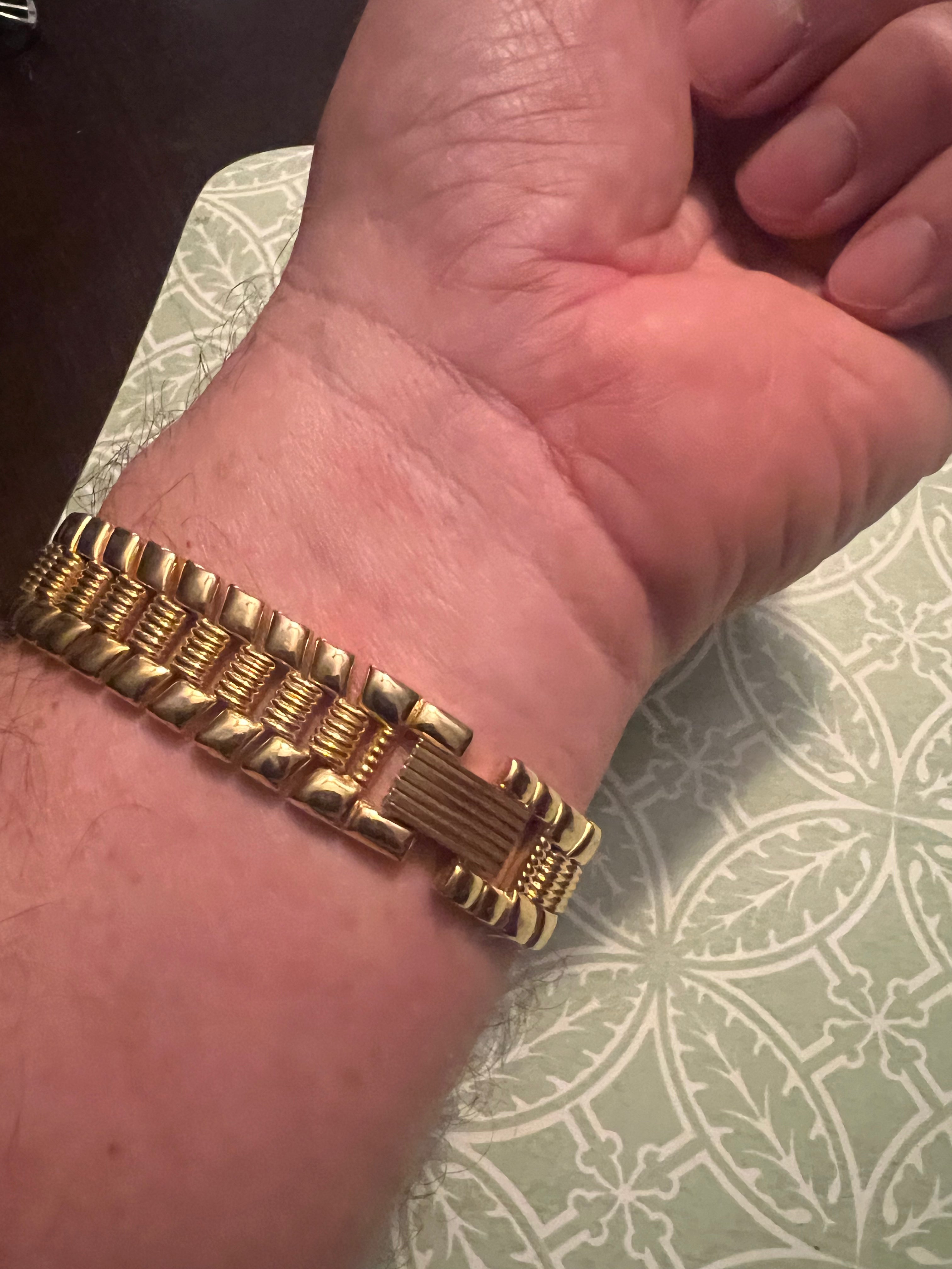 Men’s Moniex gold tone dress watch new battery