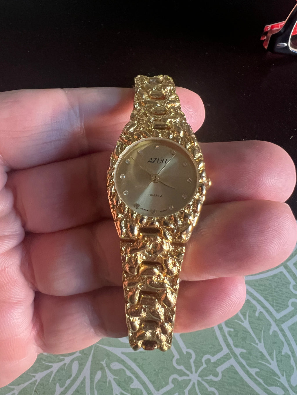 Ladies vintage gold tone nugget style watch