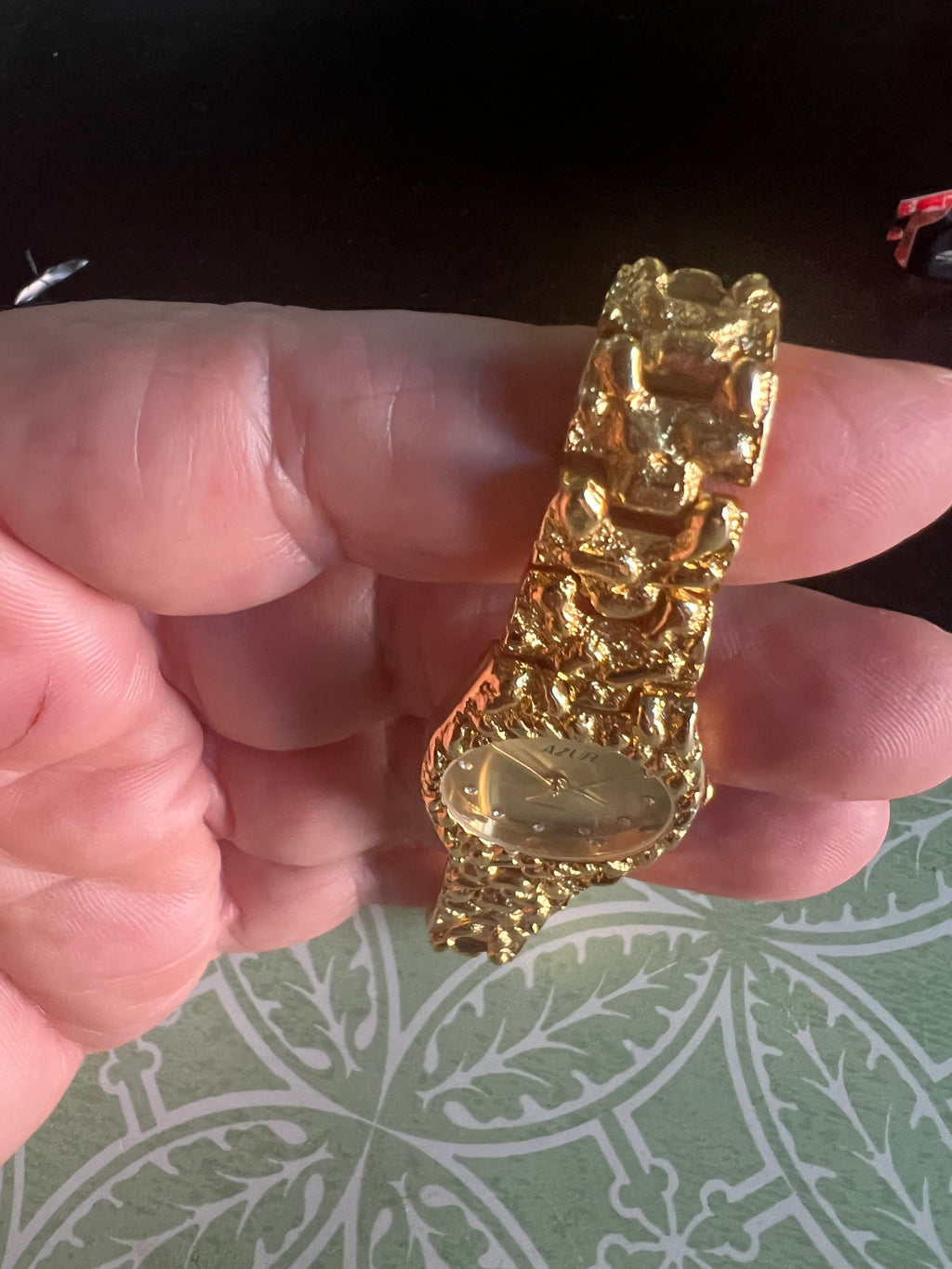 Ladies vintage gold tone nugget style watch