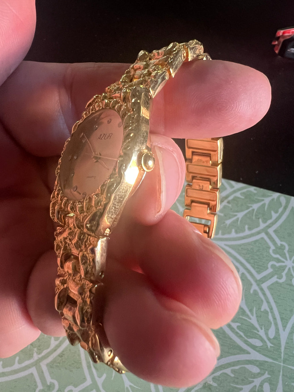 Ladies vintage gold tone nugget style watch