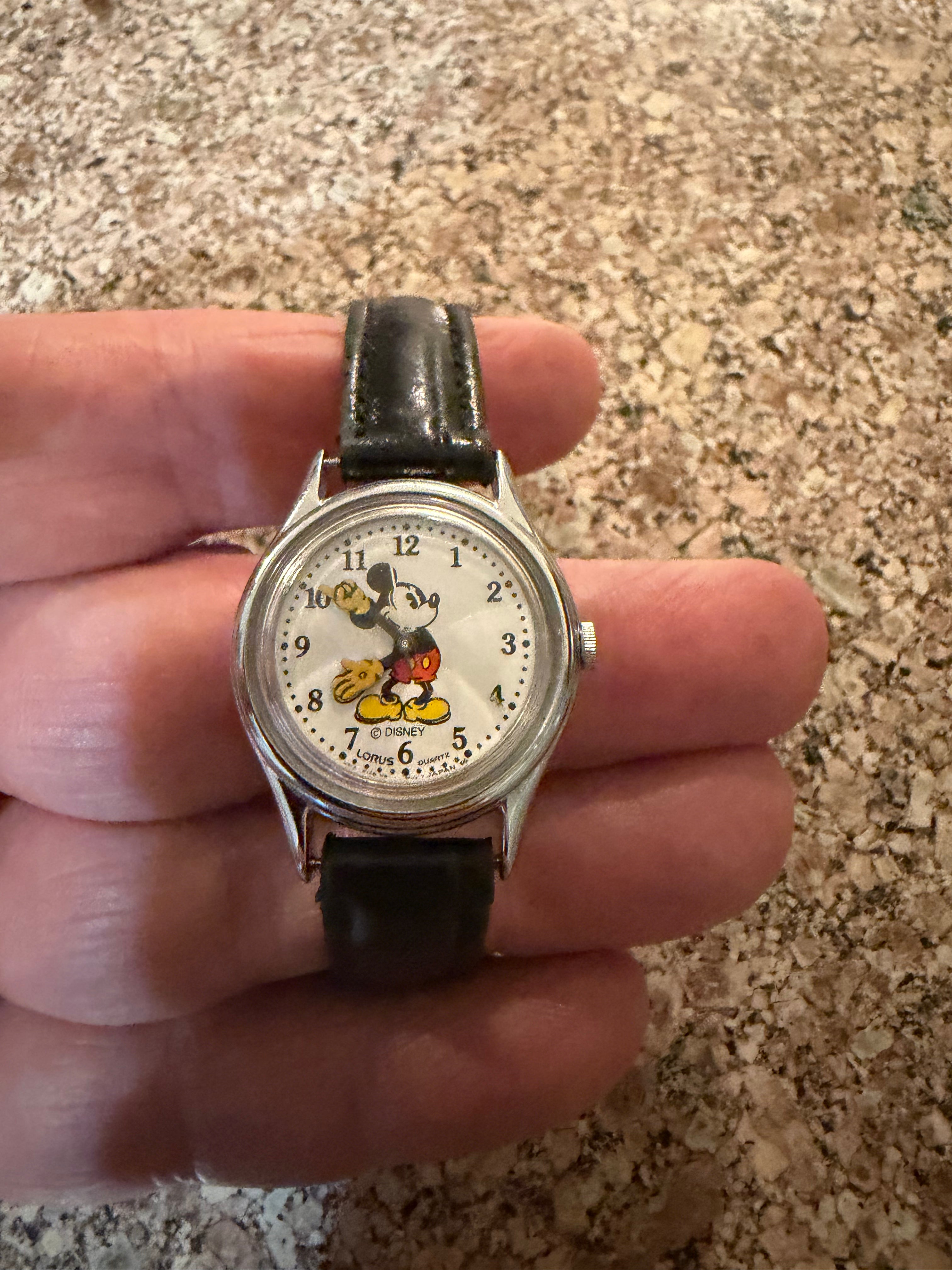 Vintage LORUS MICKEY MOUSE  V515-6080 WATCH New Battery!