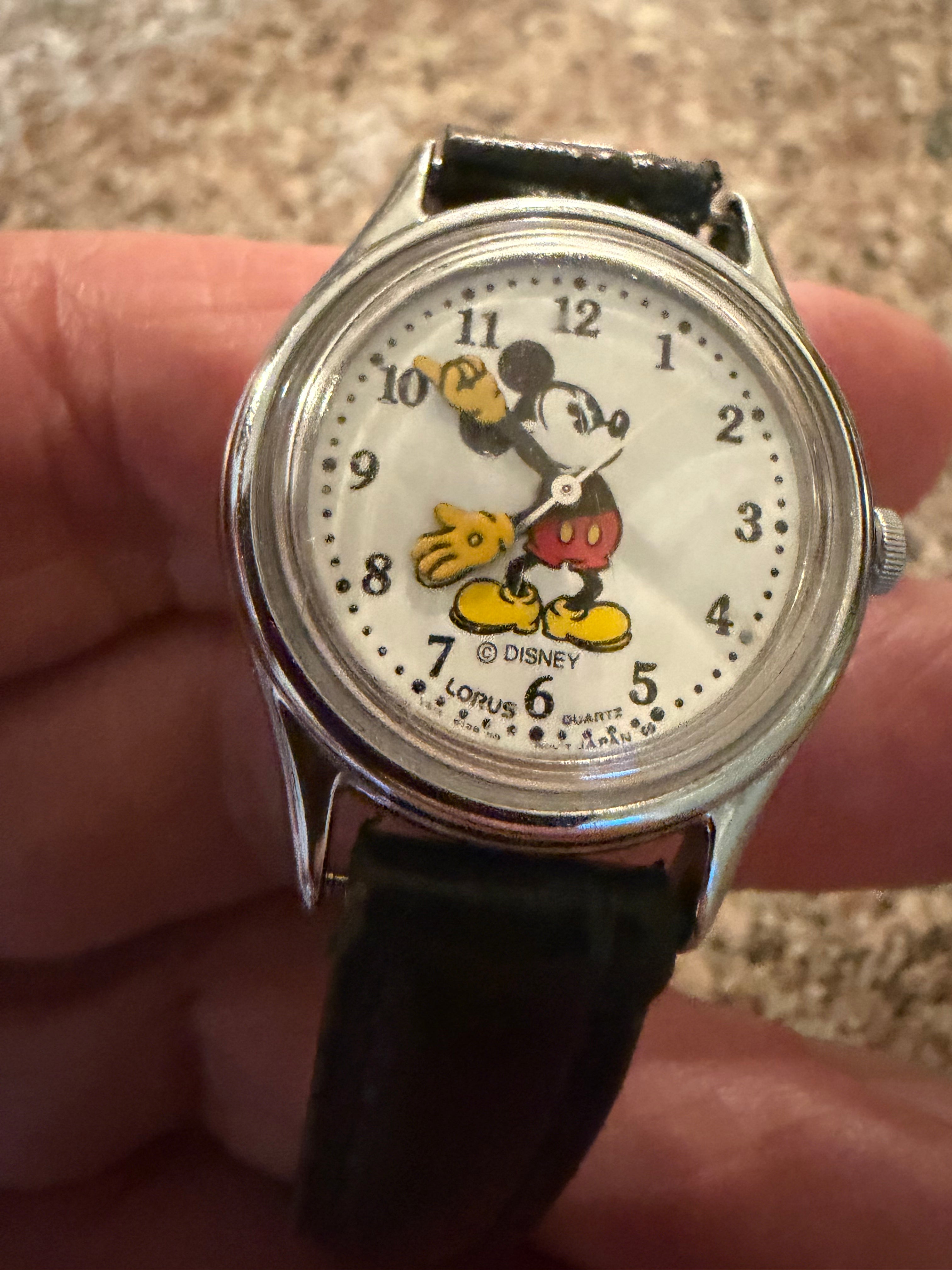 Vintage LORUS MICKEY MOUSE  V515-6080 WATCH New Battery!
