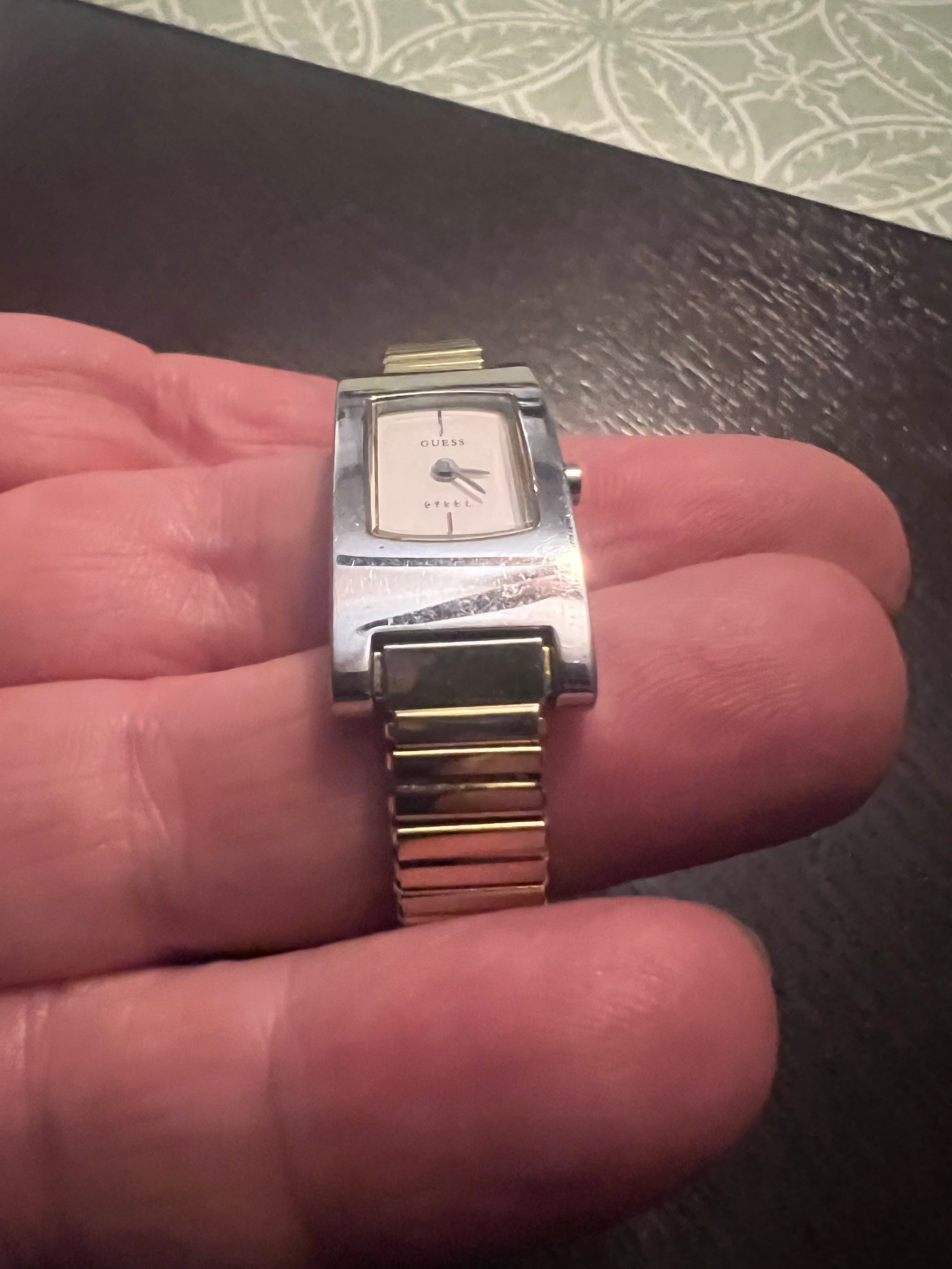 Dainy cute ladies Guess Steel two-tone silver case watch new battery