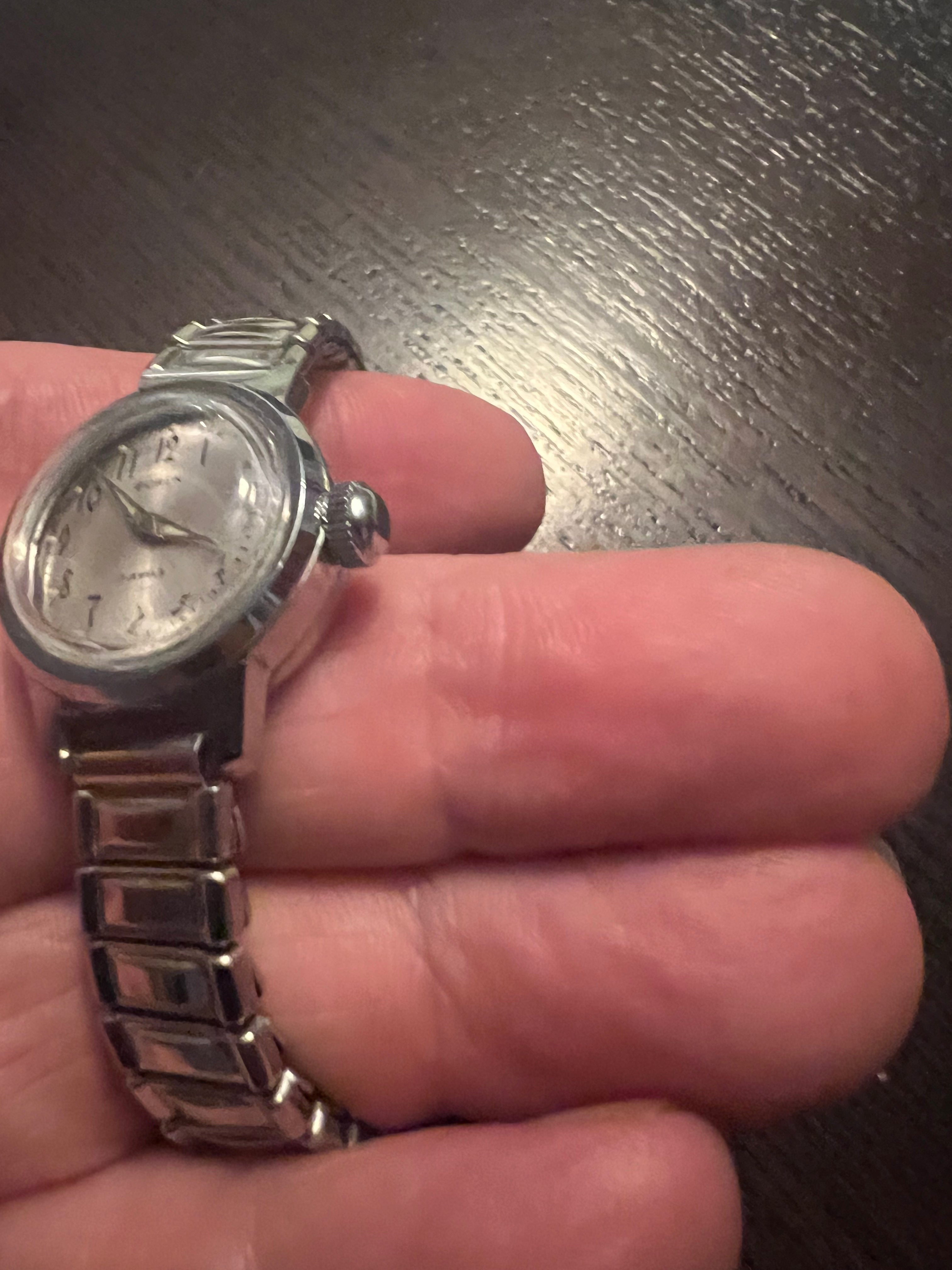 Vintage 1963 Gruen dainty ladies winding watch. Runs great
