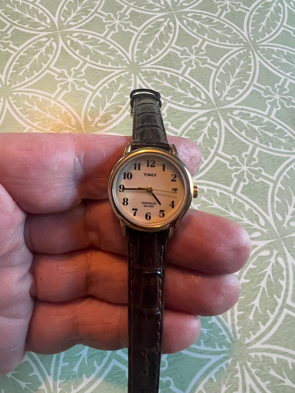 Vintage ladies timex dainty watch runs great bright glow