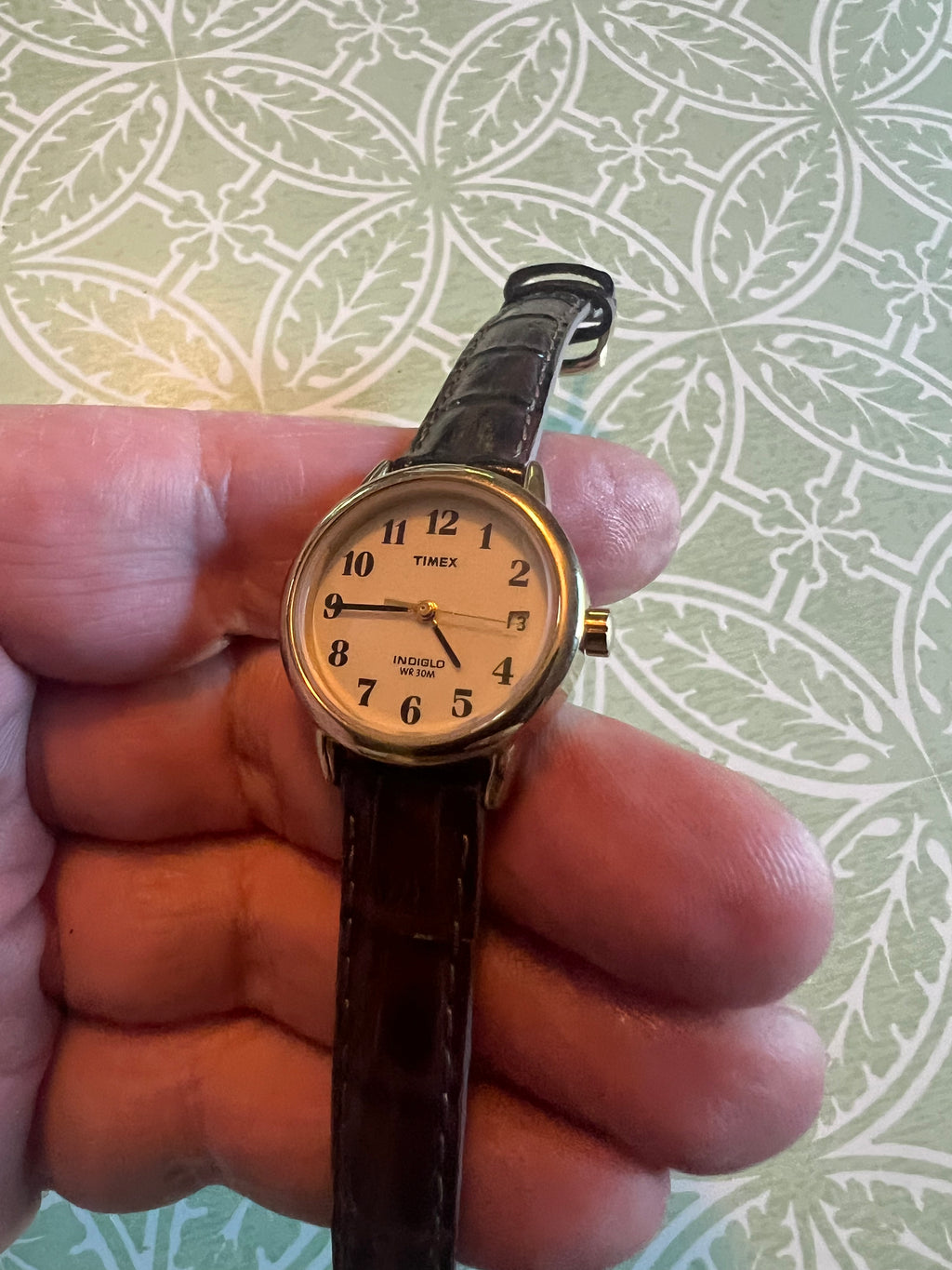 Vintage ladies timex dainty watch runs great bright glow