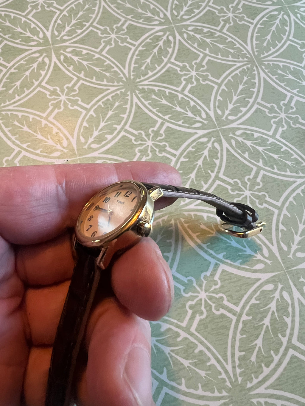 Vintage ladies timex dainty watch runs great bright glow