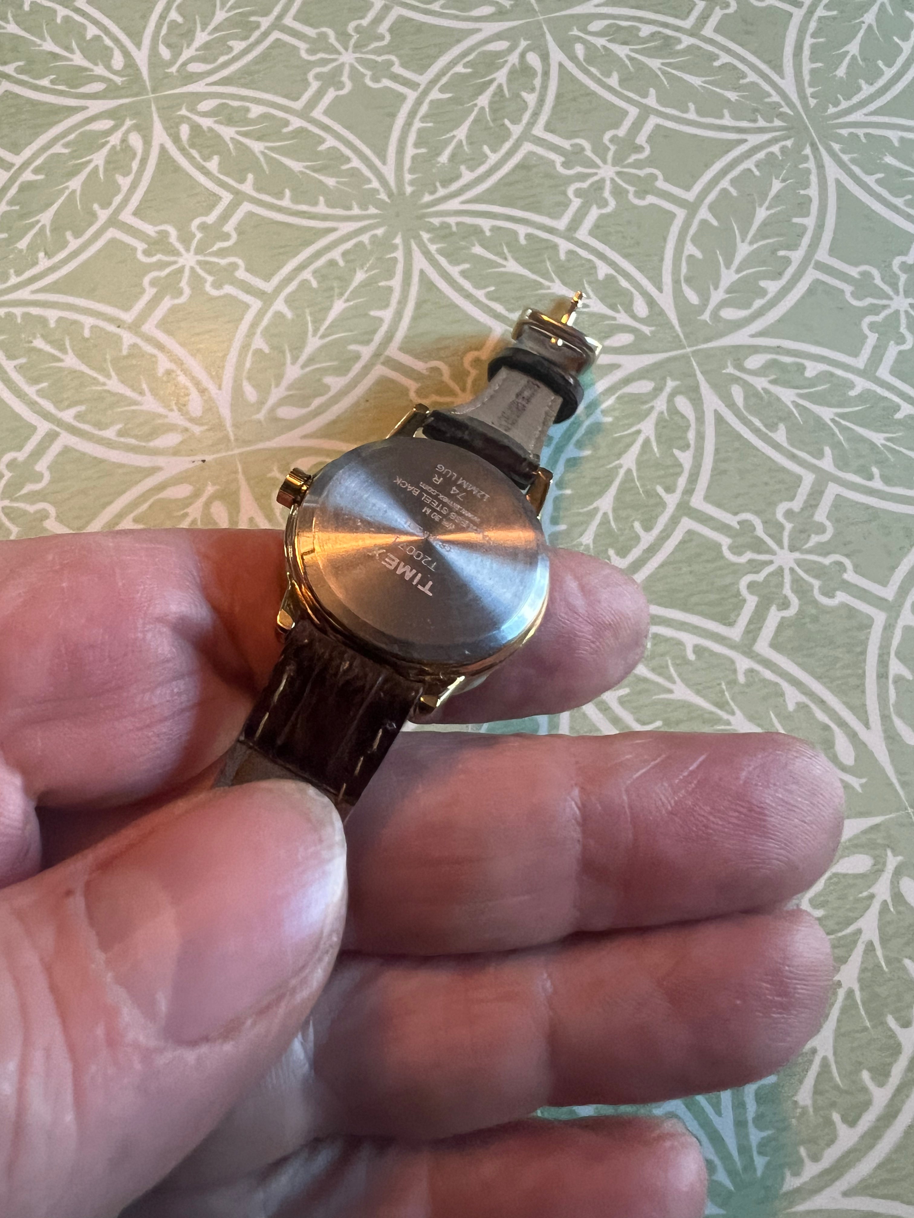 Vintage ladies timex dainty watch runs great bright glow