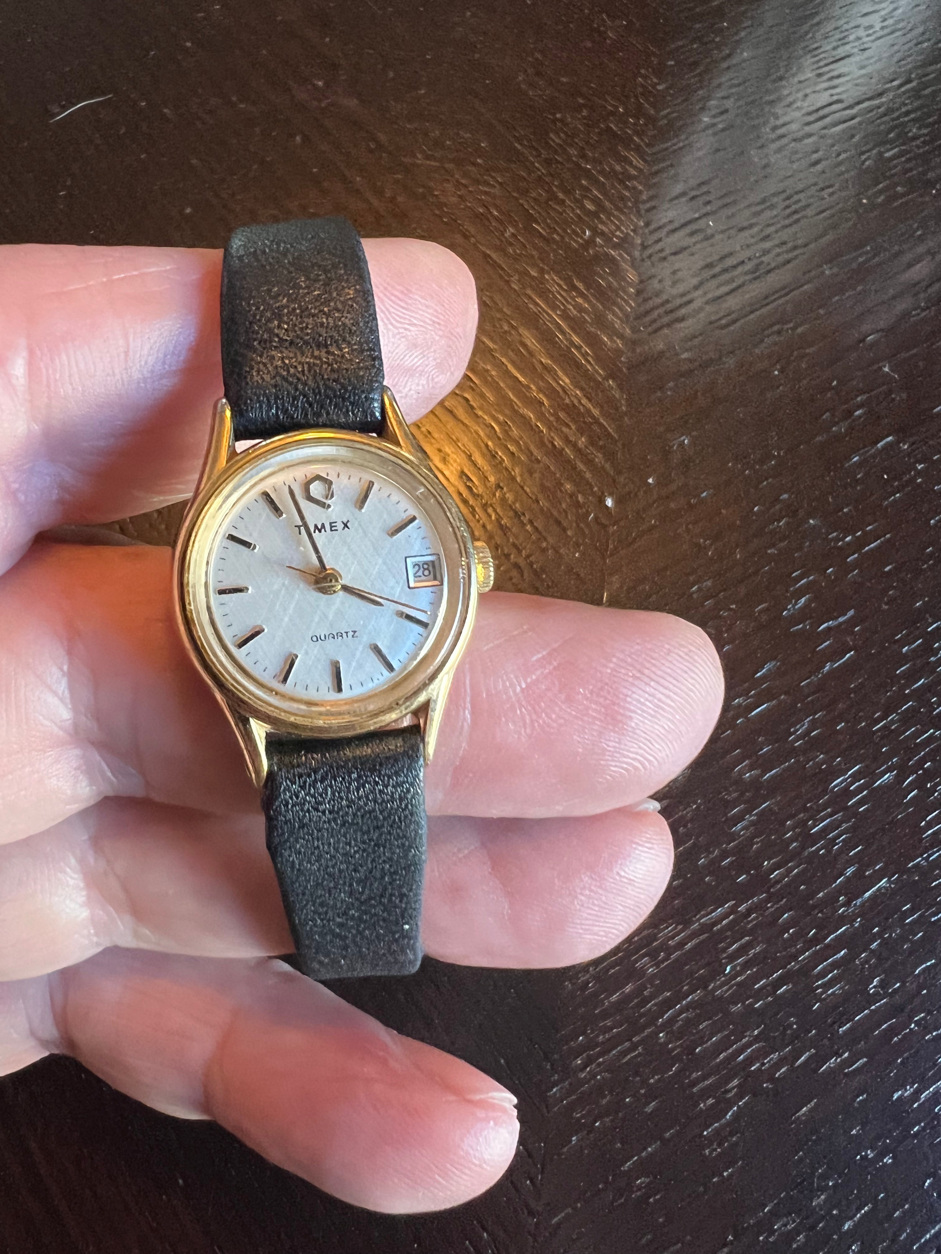 Vintage Timex 377 BA CELL Dainty Leather Analog Women's Watch New Battery.