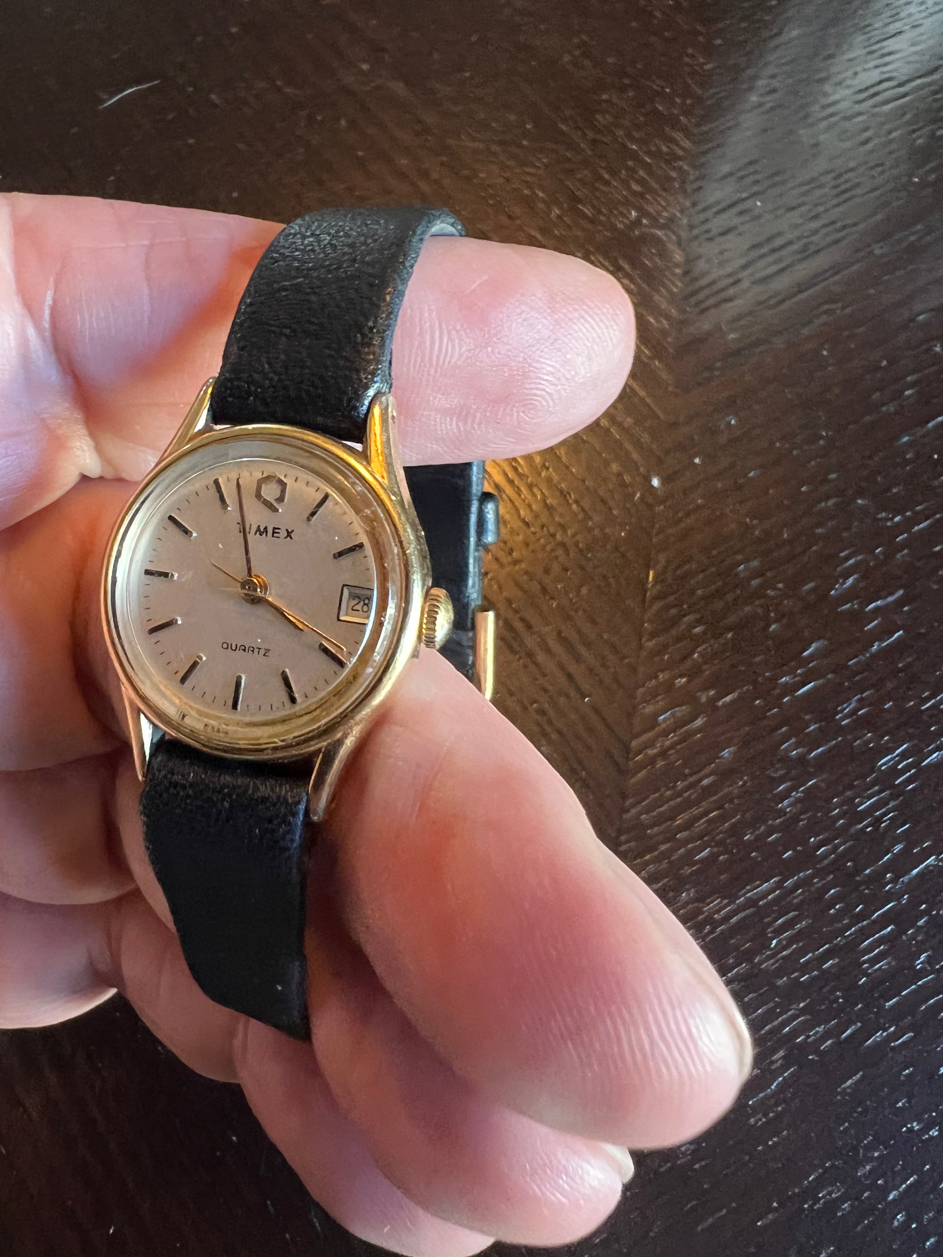 Vintage Timex 377 BA CELL Dainty Leather Analog Women's Watch New Battery.