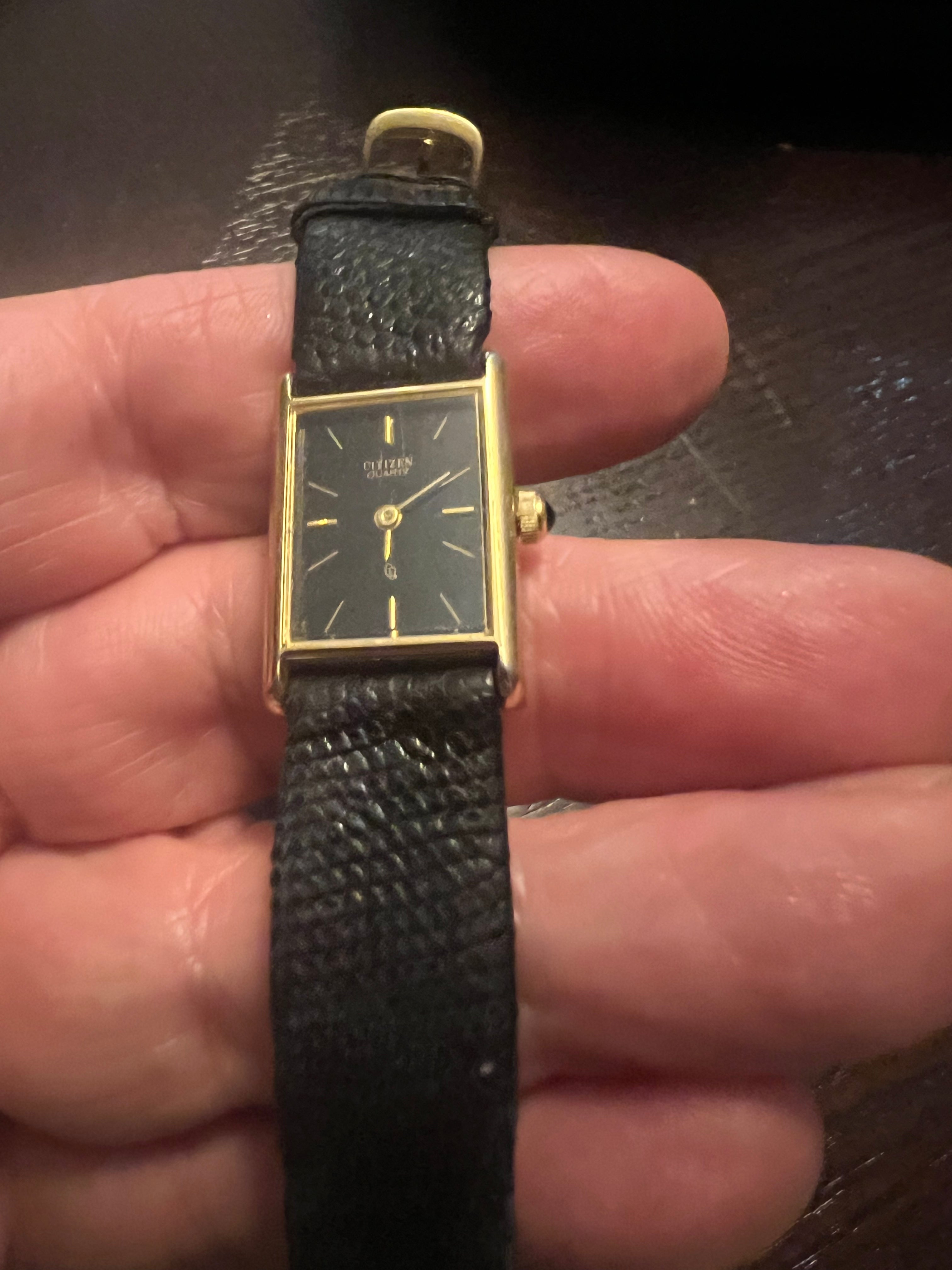 Vintage Citizen  3220-s18604 Dainty Ladies Gold Tone Watch With Lizard Strap