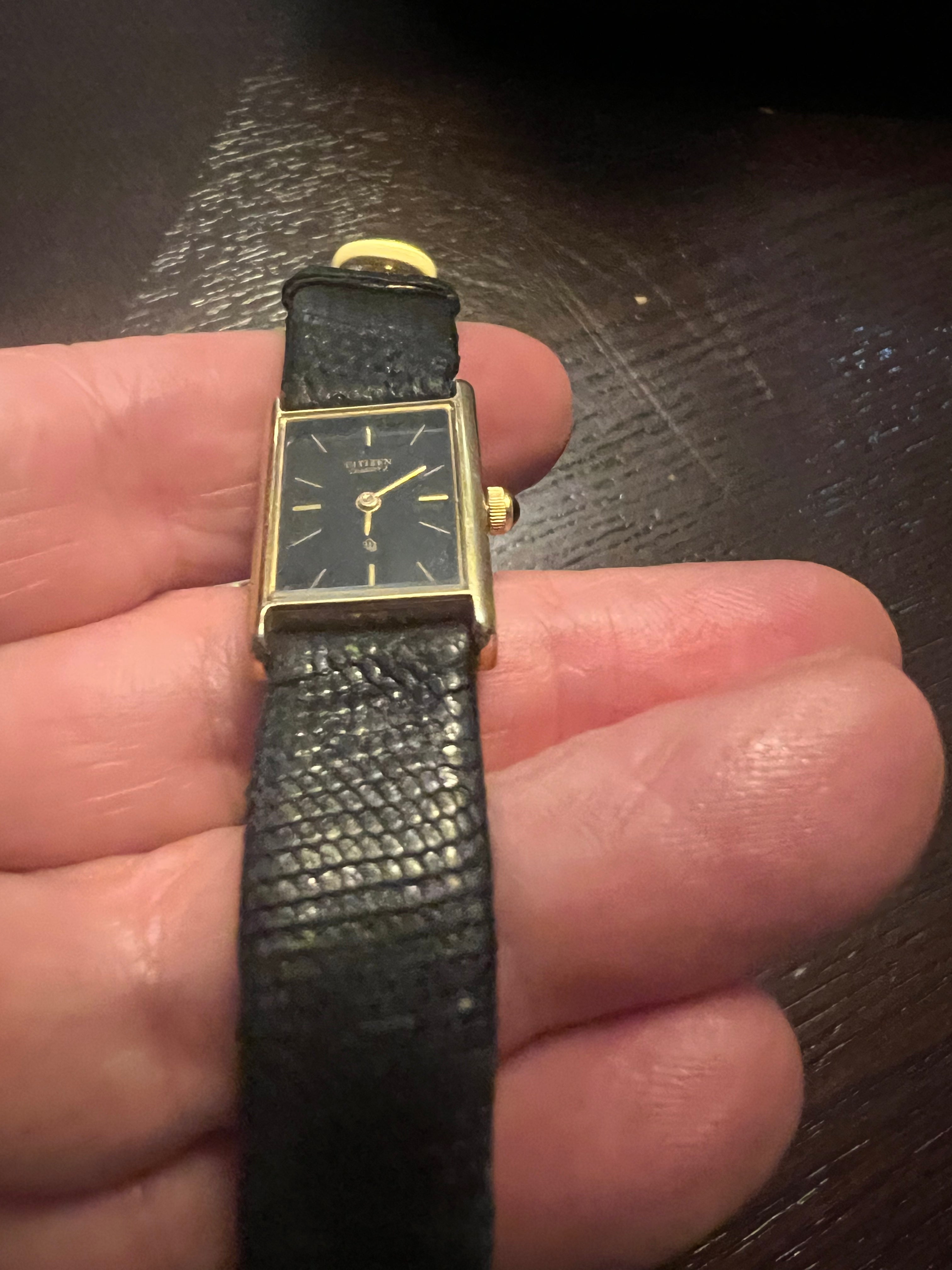 Vintage Citizen  3220-s18604 Dainty Ladies Gold Tone Watch With Lizard Strap