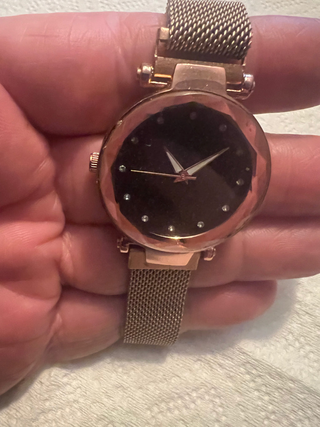 women's rose gold-toned quartz watch featuring a black "starry sky" glitter dial and a magnetic mesh strap.