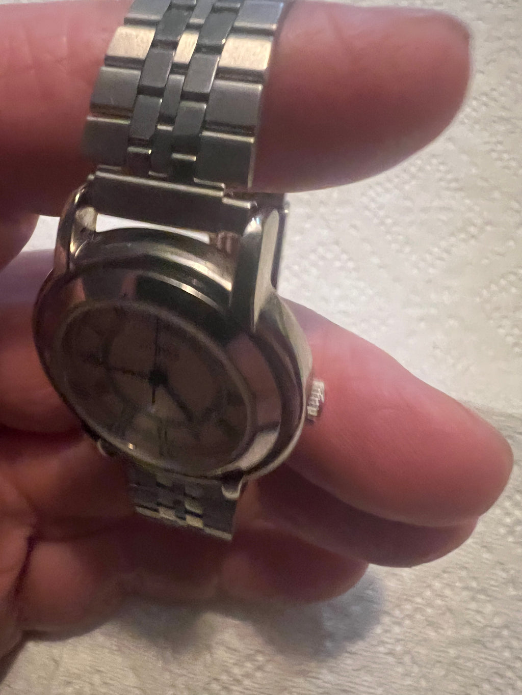 GUESS Silver Tone Quartz Analog Women's Watch New Battery