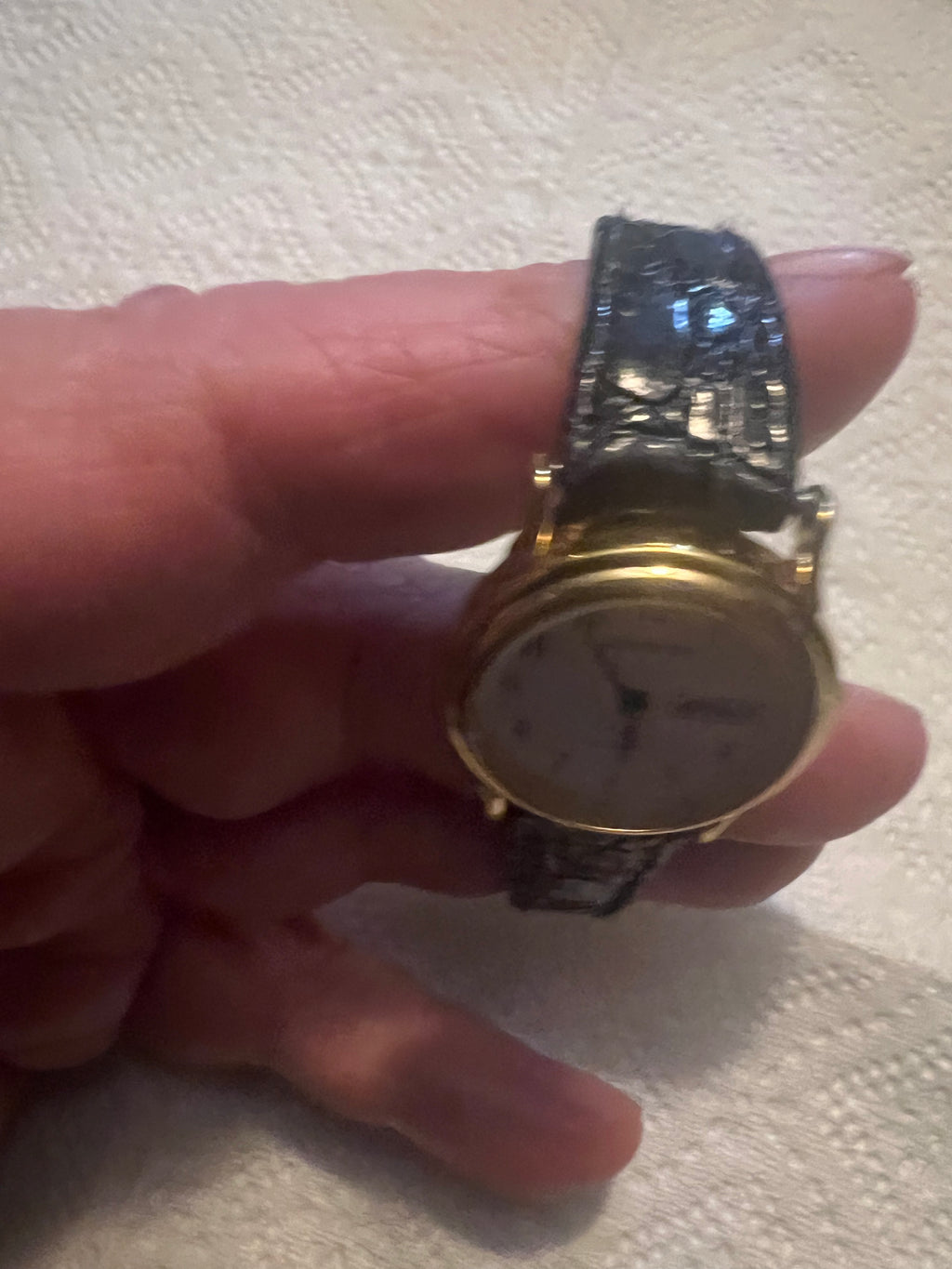 Ladies 1989 Advance gold tone dainty watch with alligator band