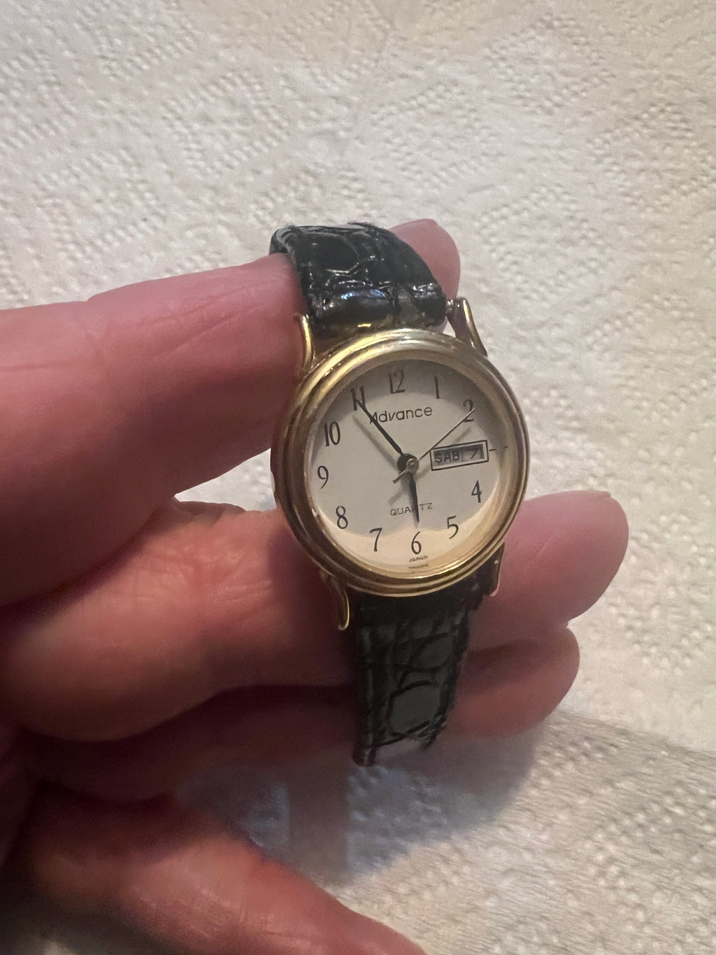 Ladies 1989 Advance gold tone dainty watch with alligator band