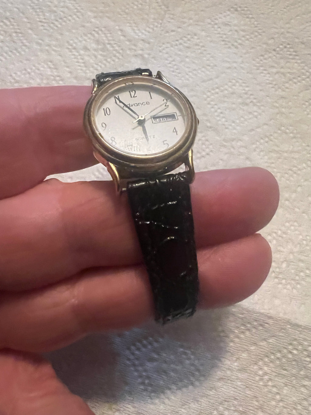 Ladies 1989 Advance gold tone dainty watch with alligator band