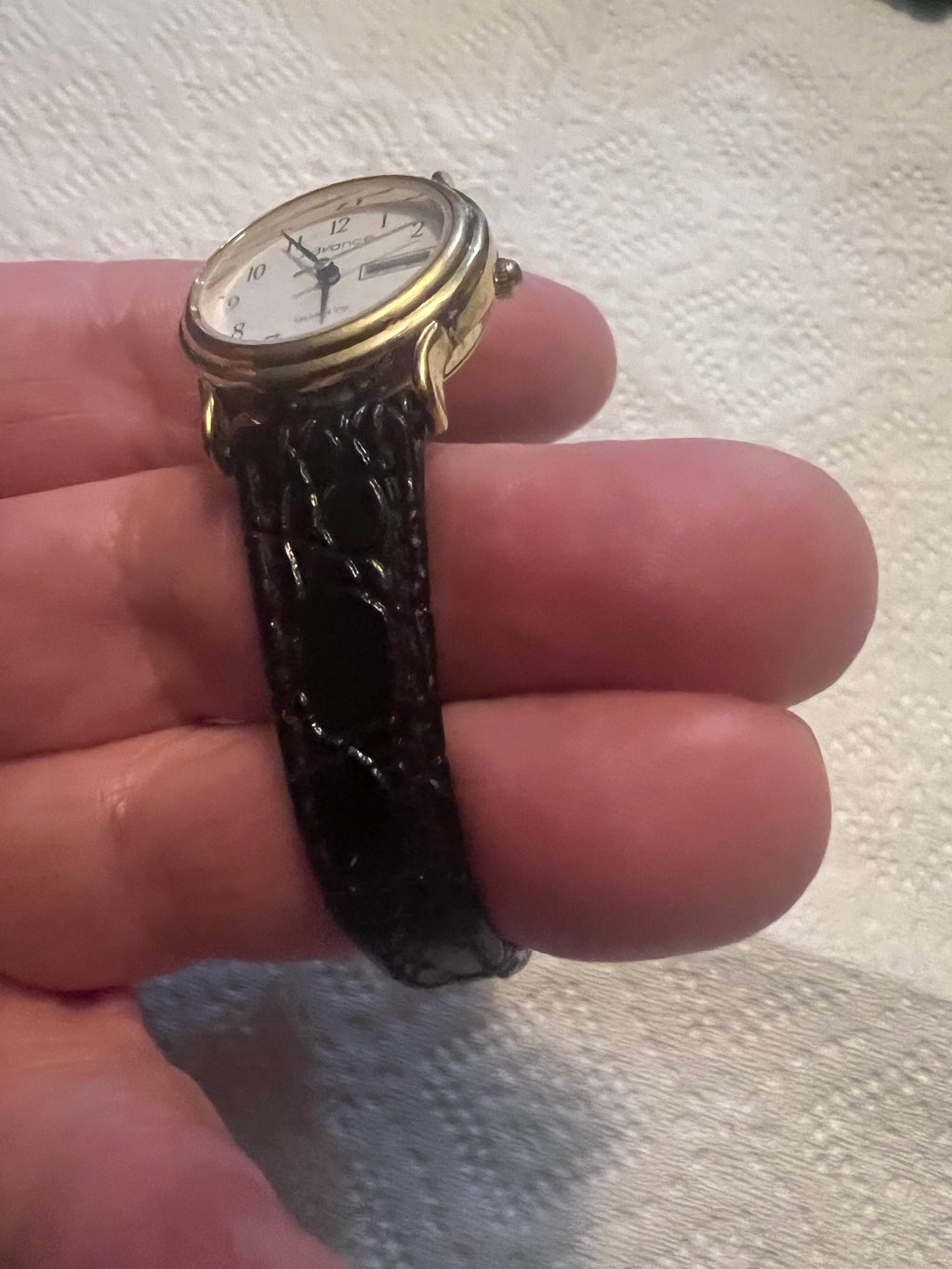 Ladies 1989 Advance gold tone dainty watch with alligator band