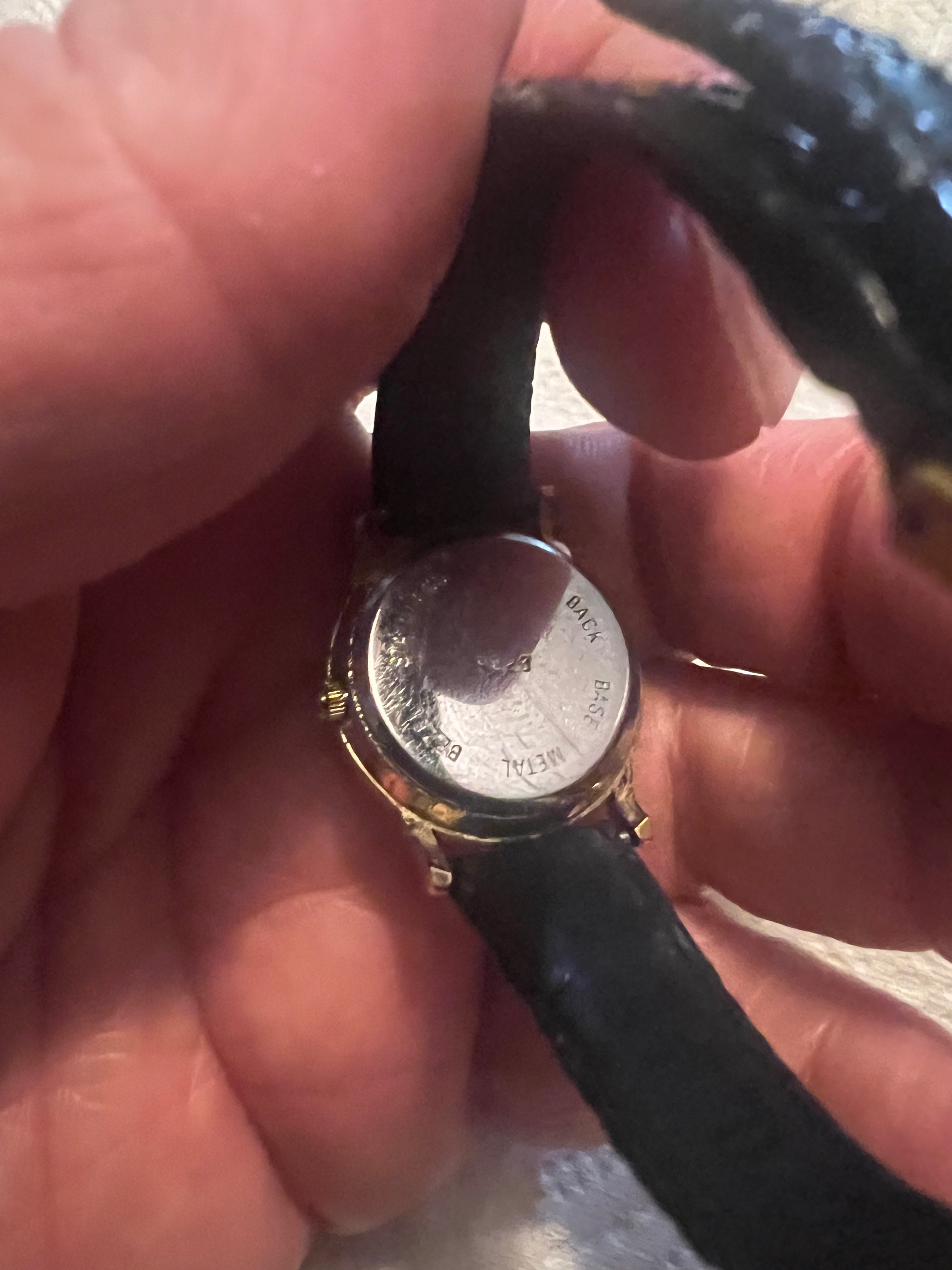 Ladies 1989 Advance gold tone dainty watch with alligator band