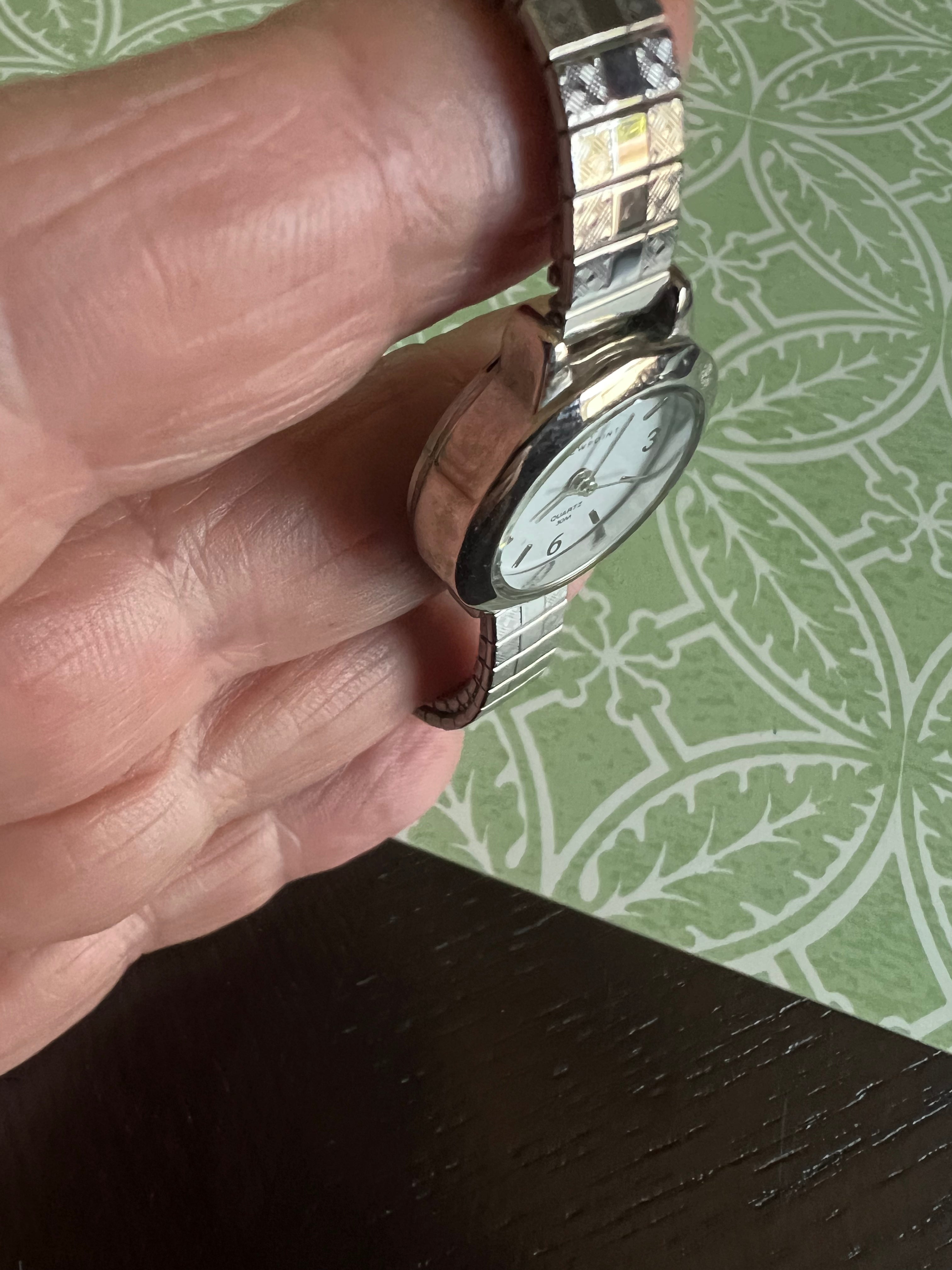 Dainty ladies Viewpoint silver tone watch. New battery