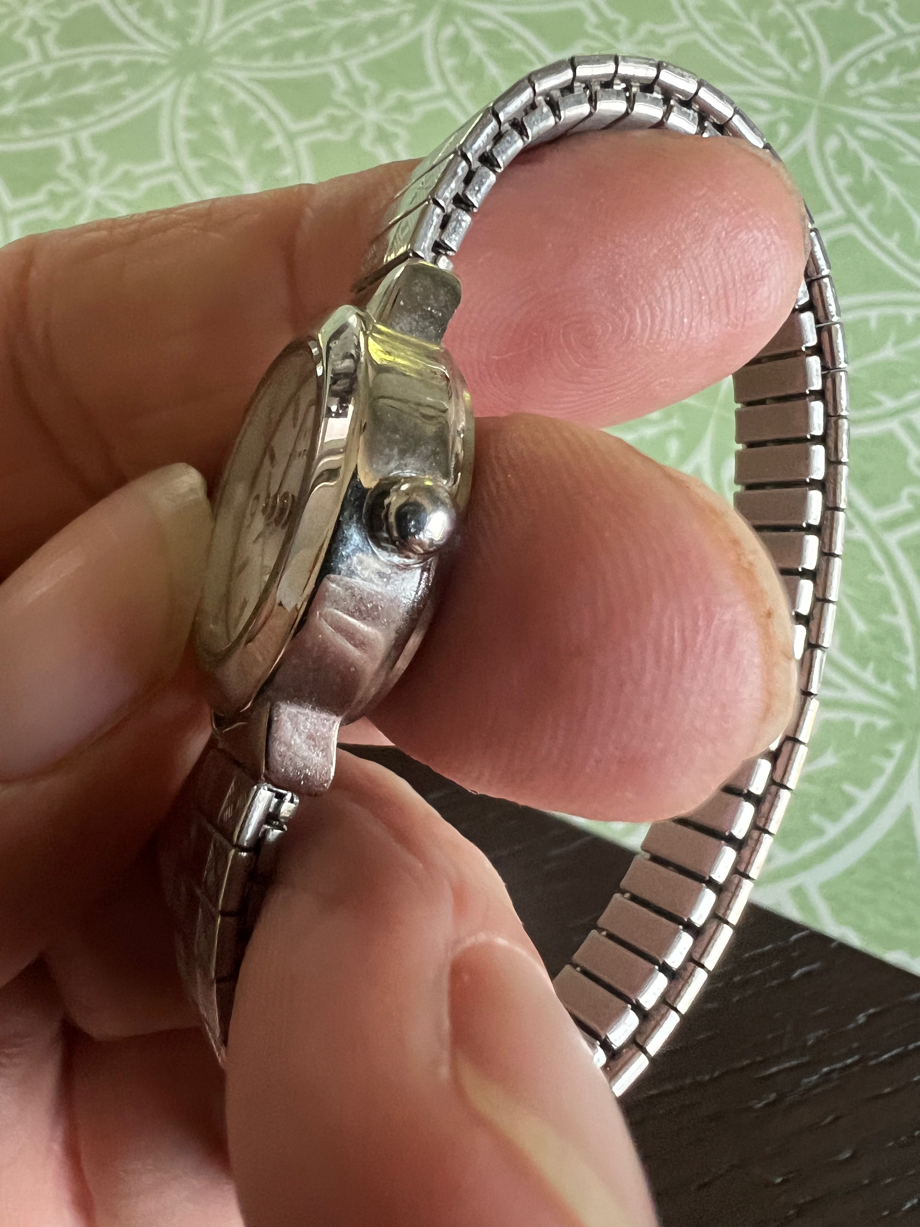 Dainty ladies Viewpoint silver tone watch. New battery