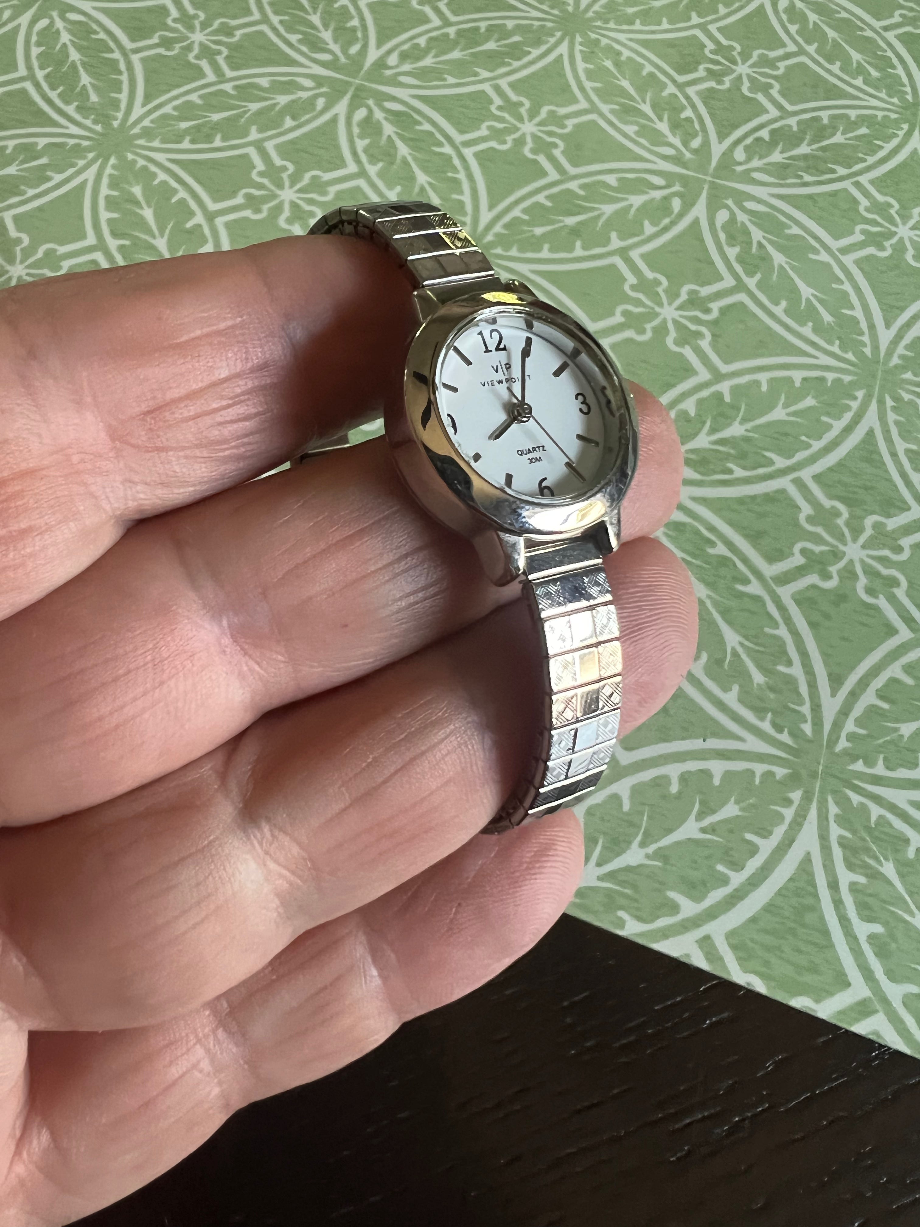 Dainty ladies Viewpoint silver tone watch. New battery