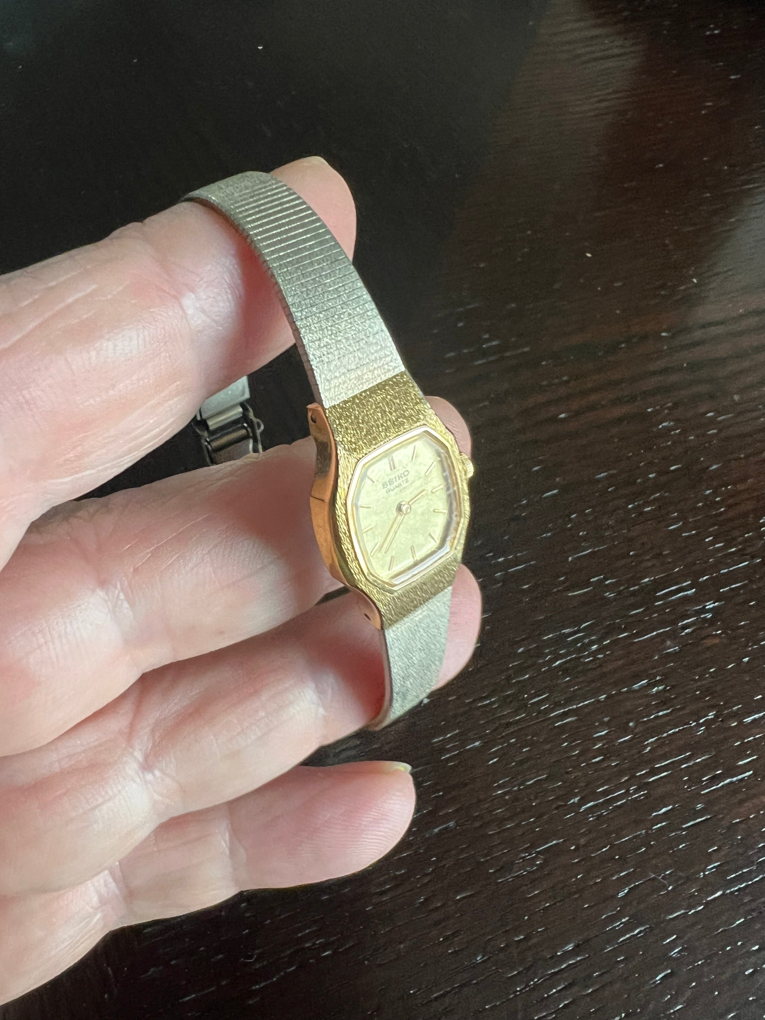 Vintage dainty Seiko ladies watch 