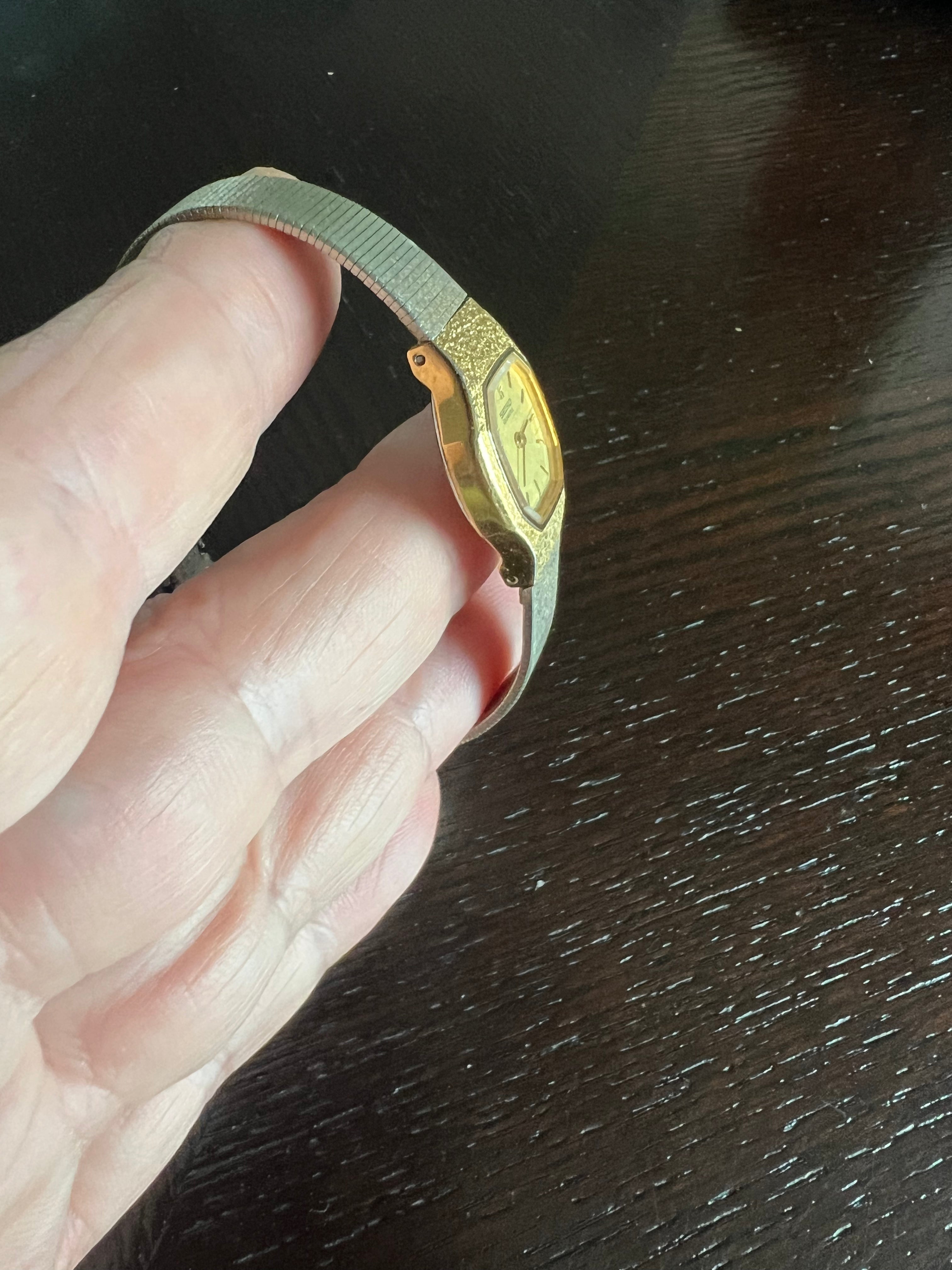 Vintage dainty Seiko ladies watch 