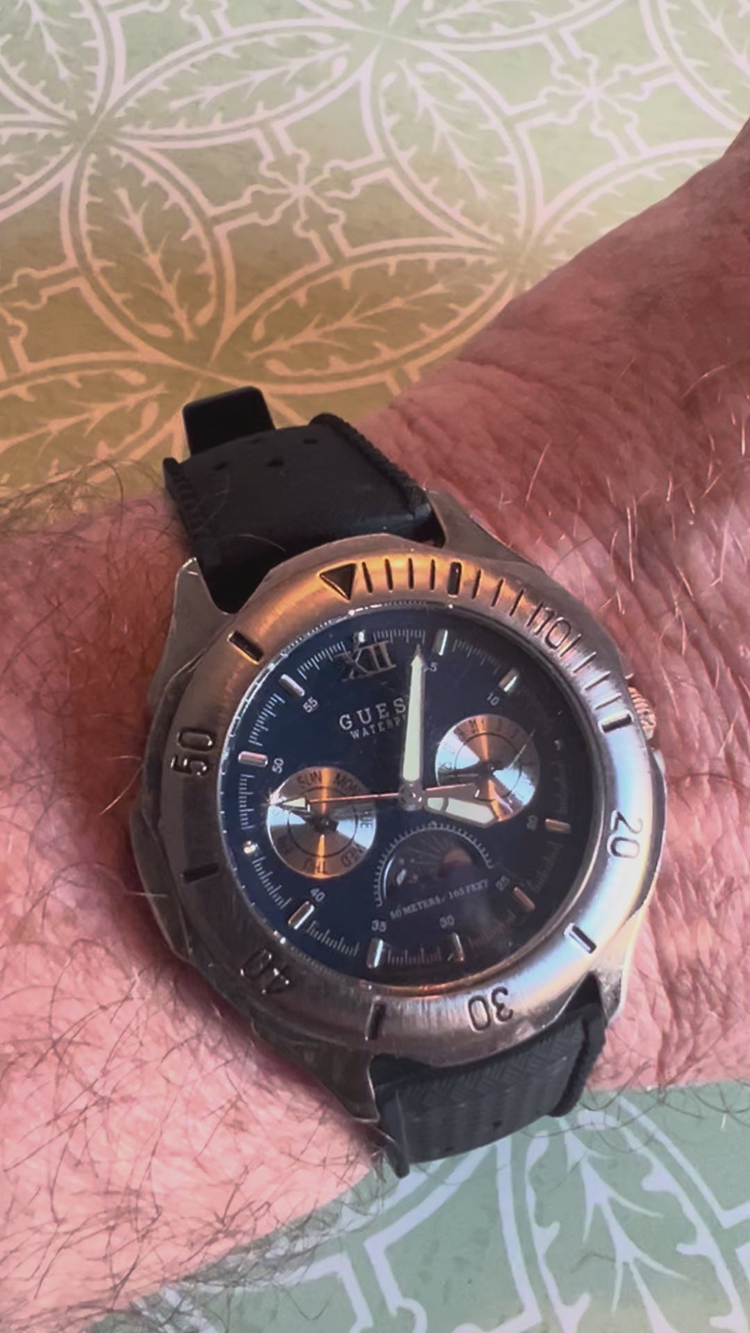 Vintage Guess Waterpro 97’ Moonphase Date Day Dial St.Steel Men’s Watch Read