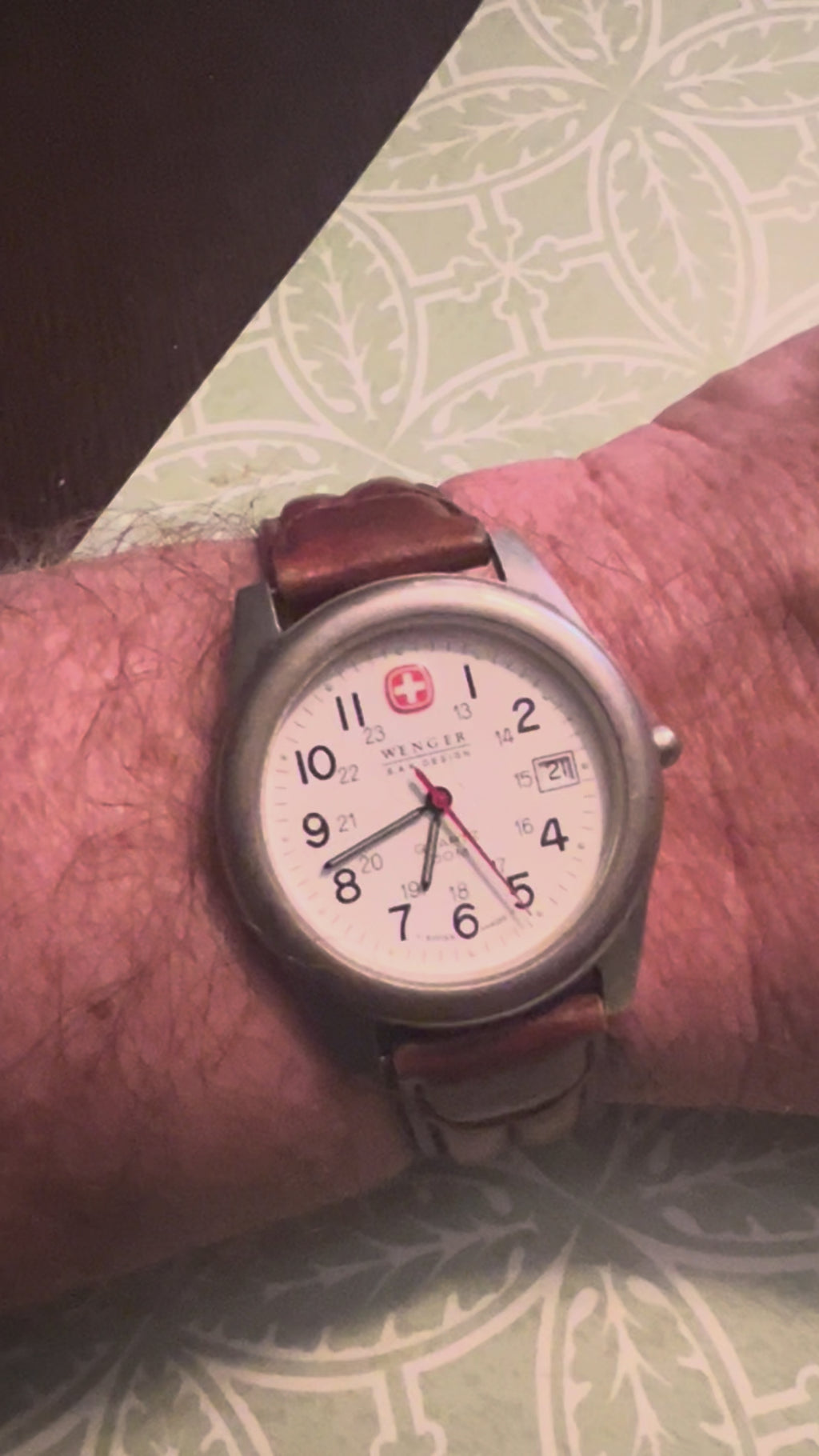 Wenger SAK Design Watch Men 37mm White Dial Silver Tone Date 0605 New Battery