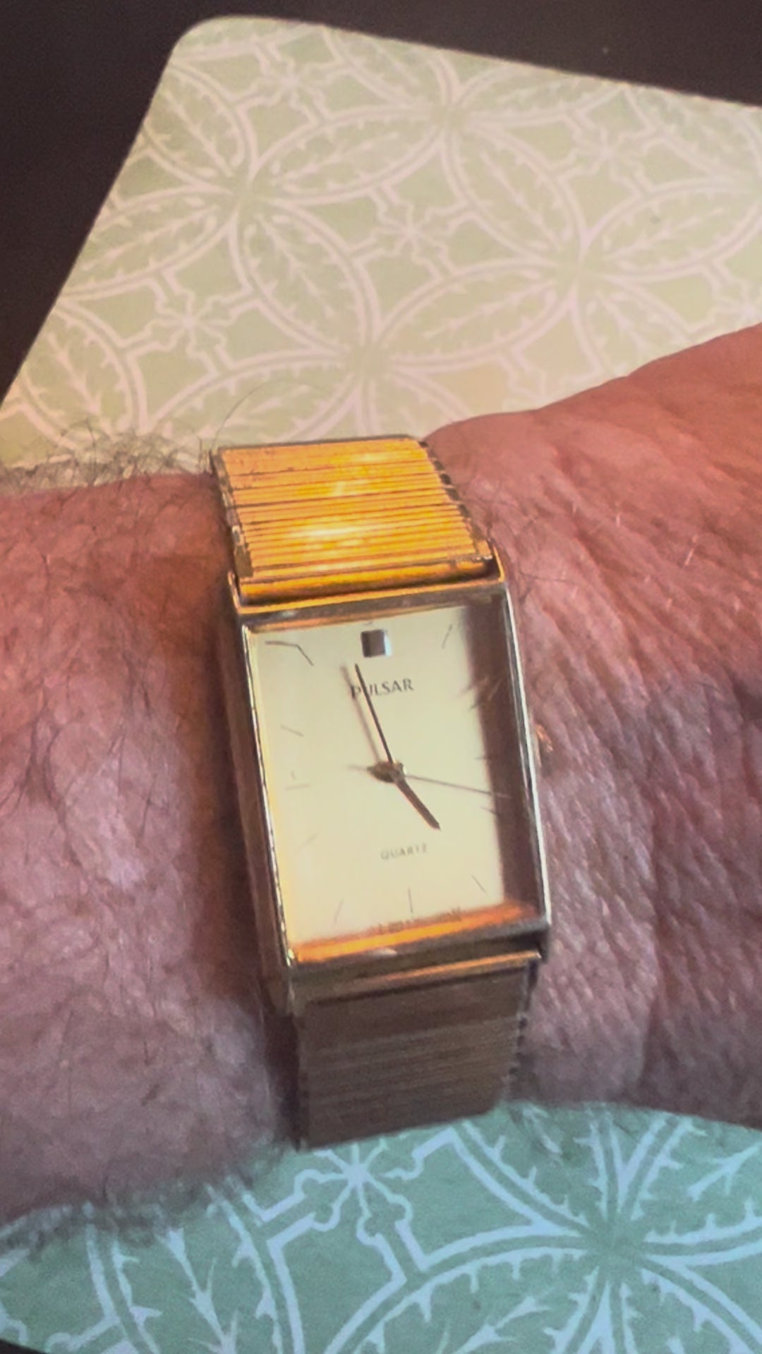 1988 - Pulsar Men's Quartz 24mm Gold Tone Tank Dress Watch V515-5280 Runs Great